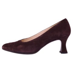 Escarpins Chanel à bout rond et talon bas, en daim marron - pointure 36,5 (UE)
