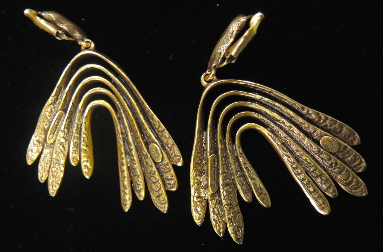 I always wanted these earrings and I was very happy to find them. These vintage signed Oscar de la Renta earrings feature a modernist design in a gold-tone setting.  These clip earrings measure 3” x 2”, are signed “Oscar de la Renta” and are in