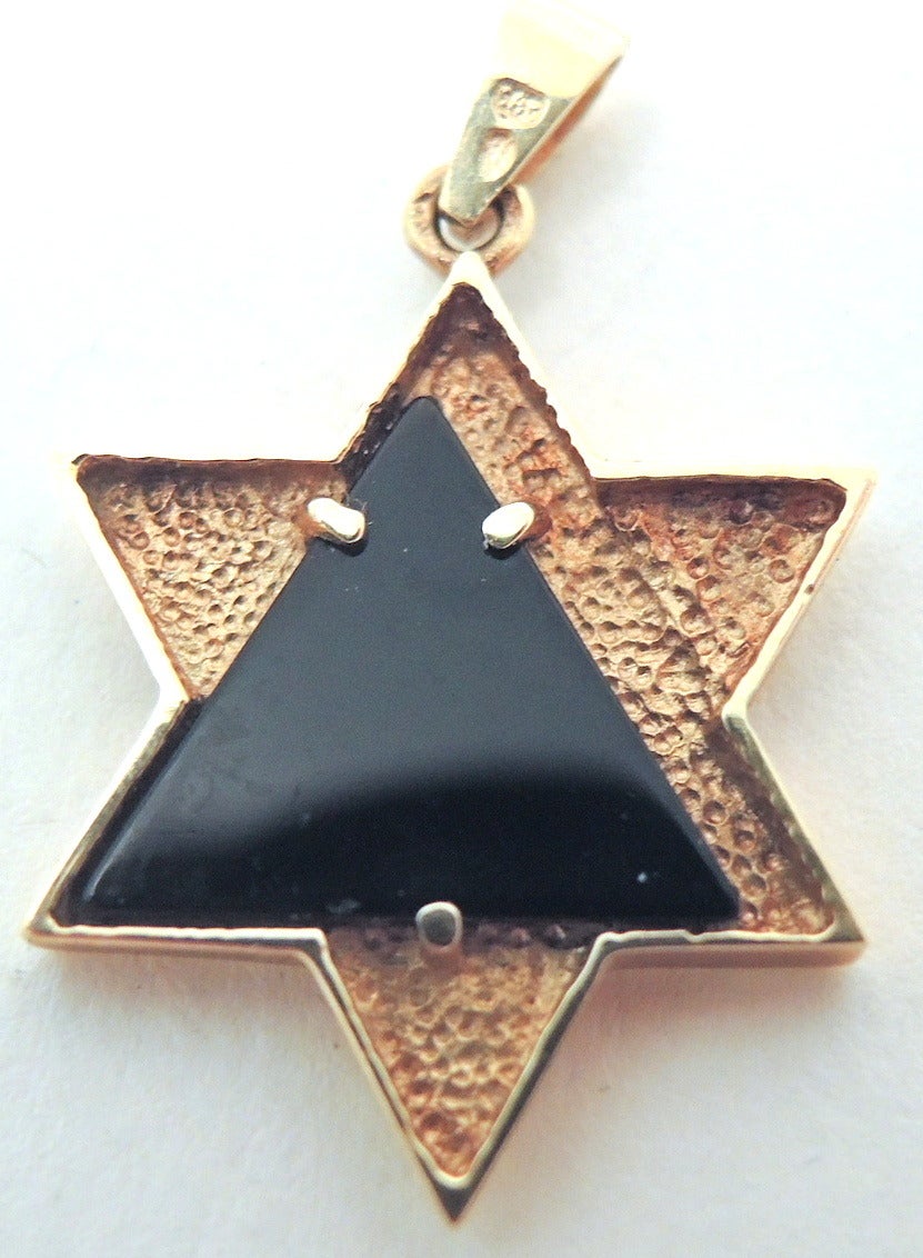 This vintage pendant features a Jewish star with an onyx stone in a 14kt gold setting giving it a more dramatic and 3 D look.  In excellent condition, this star pendant measures 1 ¼” x 1”.