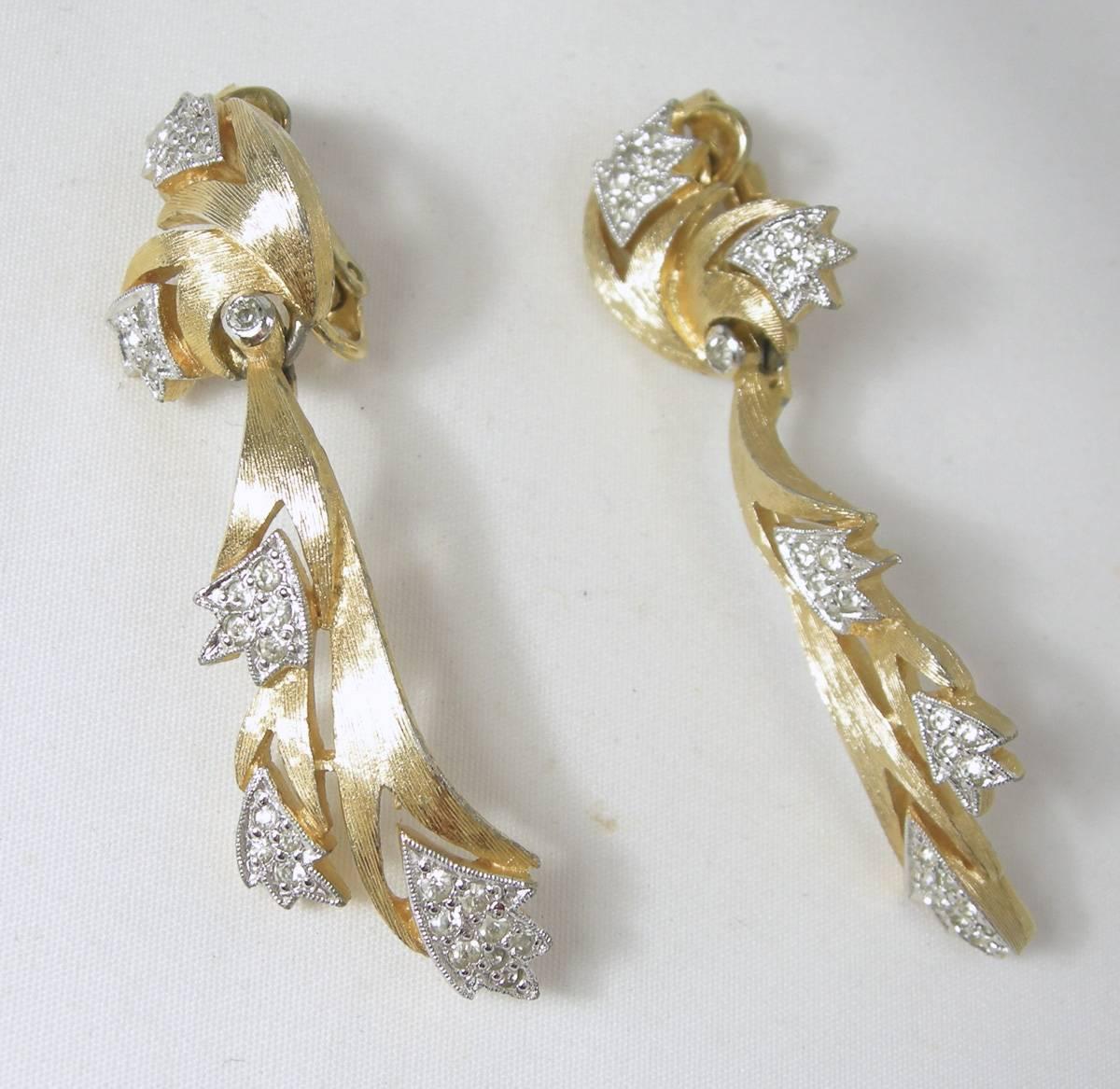 Women's Vintage Trifari Hallmarked Crown 1960s Drop Clip On Leaf earrings