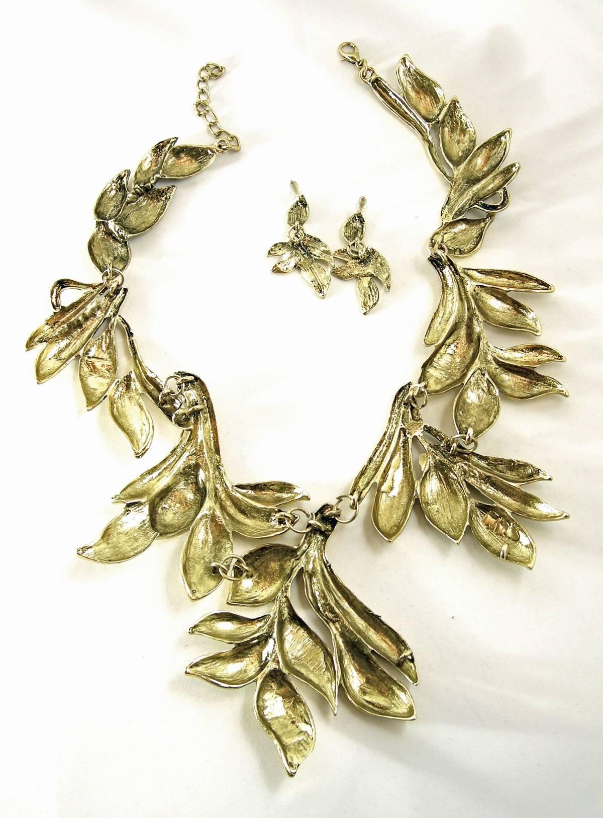 Women's Unsigned Oscar De La Renta Bold Leaf Necklace With Earrings Set