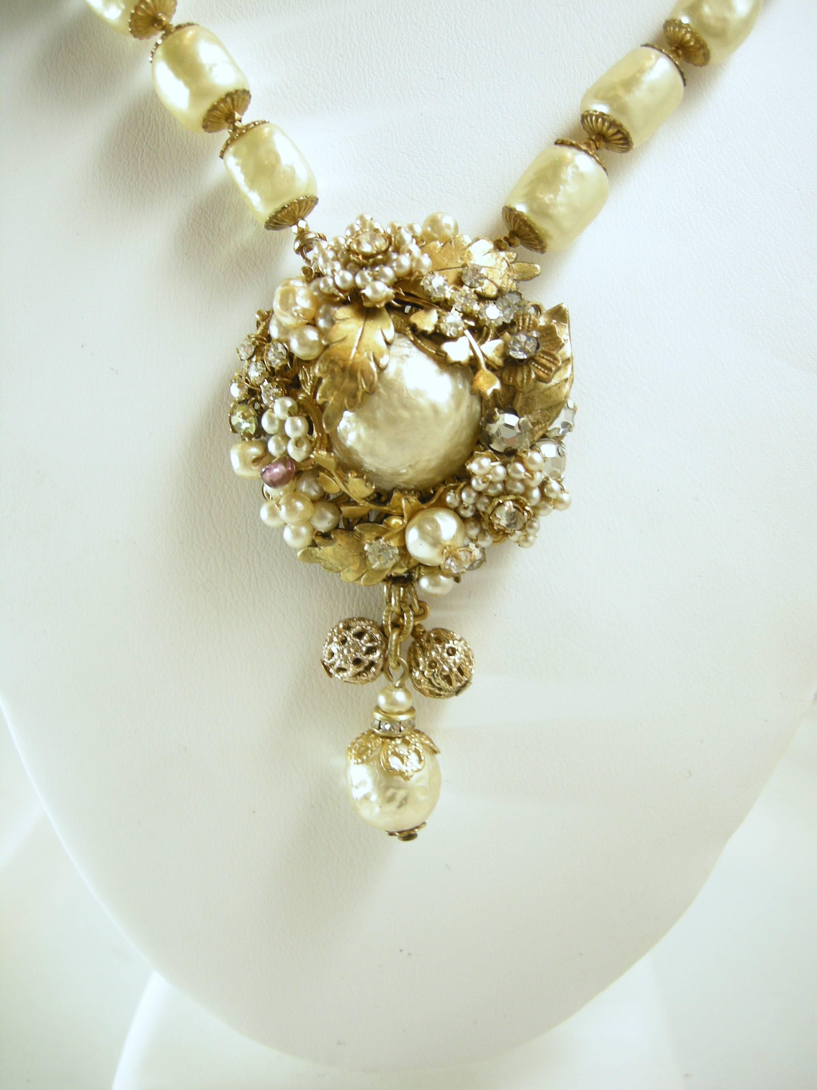 large pearl pendant necklace