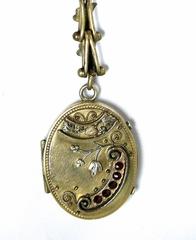 Vintage Victorian Photo Locket Necklace