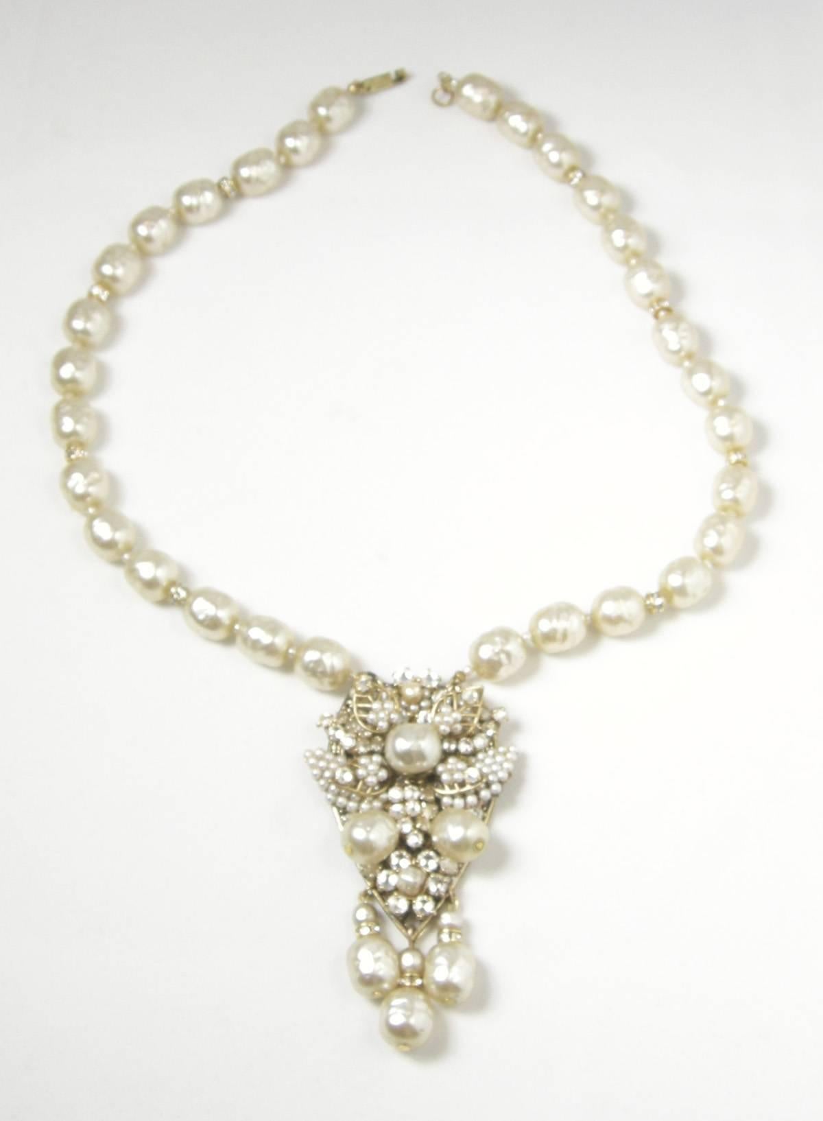 Vintage Miriam Haskell Faux Baroque Pearl Pendant Necklace In Excellent Condition In New York, NY