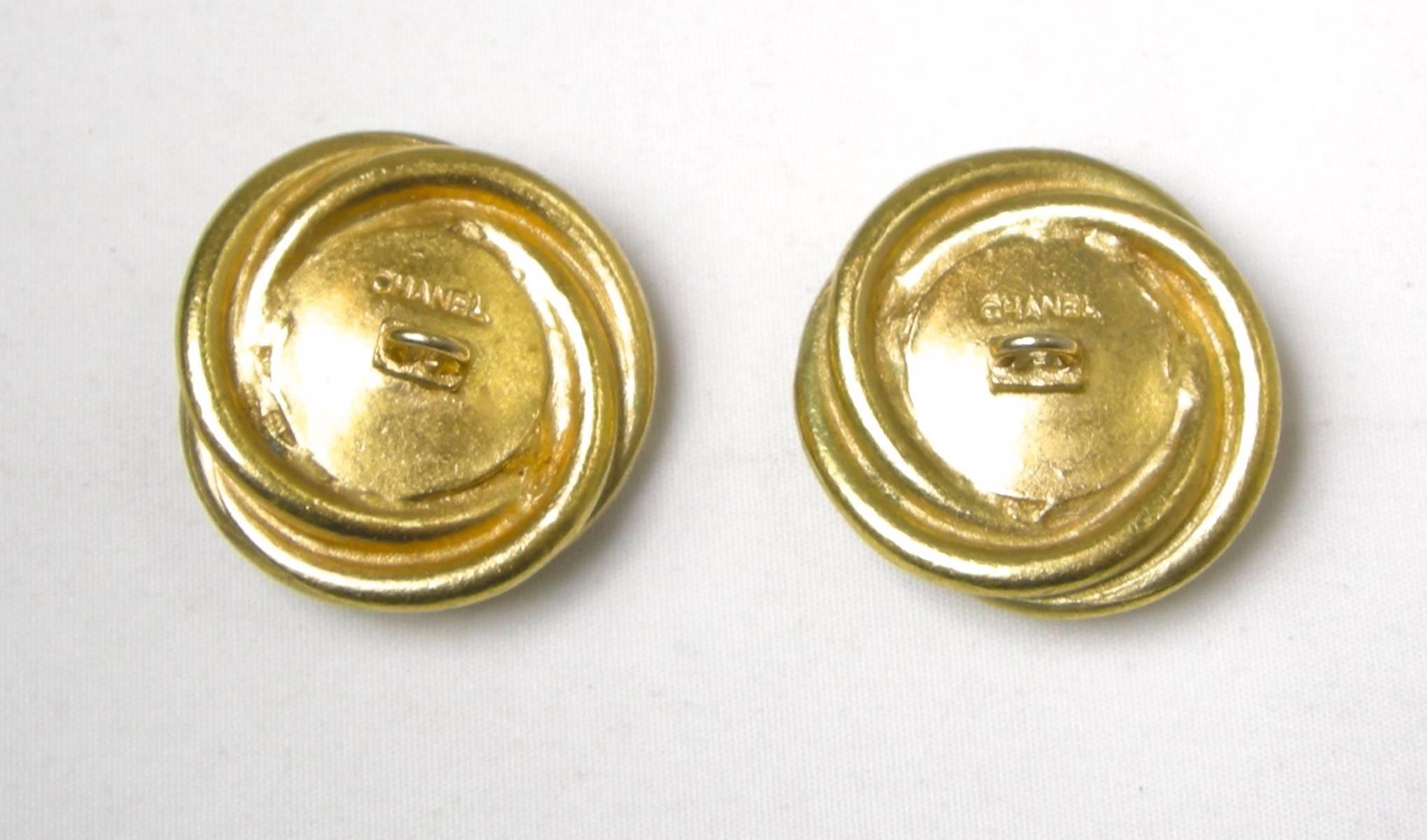 These are a pair of vintage Chanel authentic chic gold tone and faux pearl buttons that will bring life to any garment. They measure 1” x 1” and are signed Chanel. They are in excellent condition.