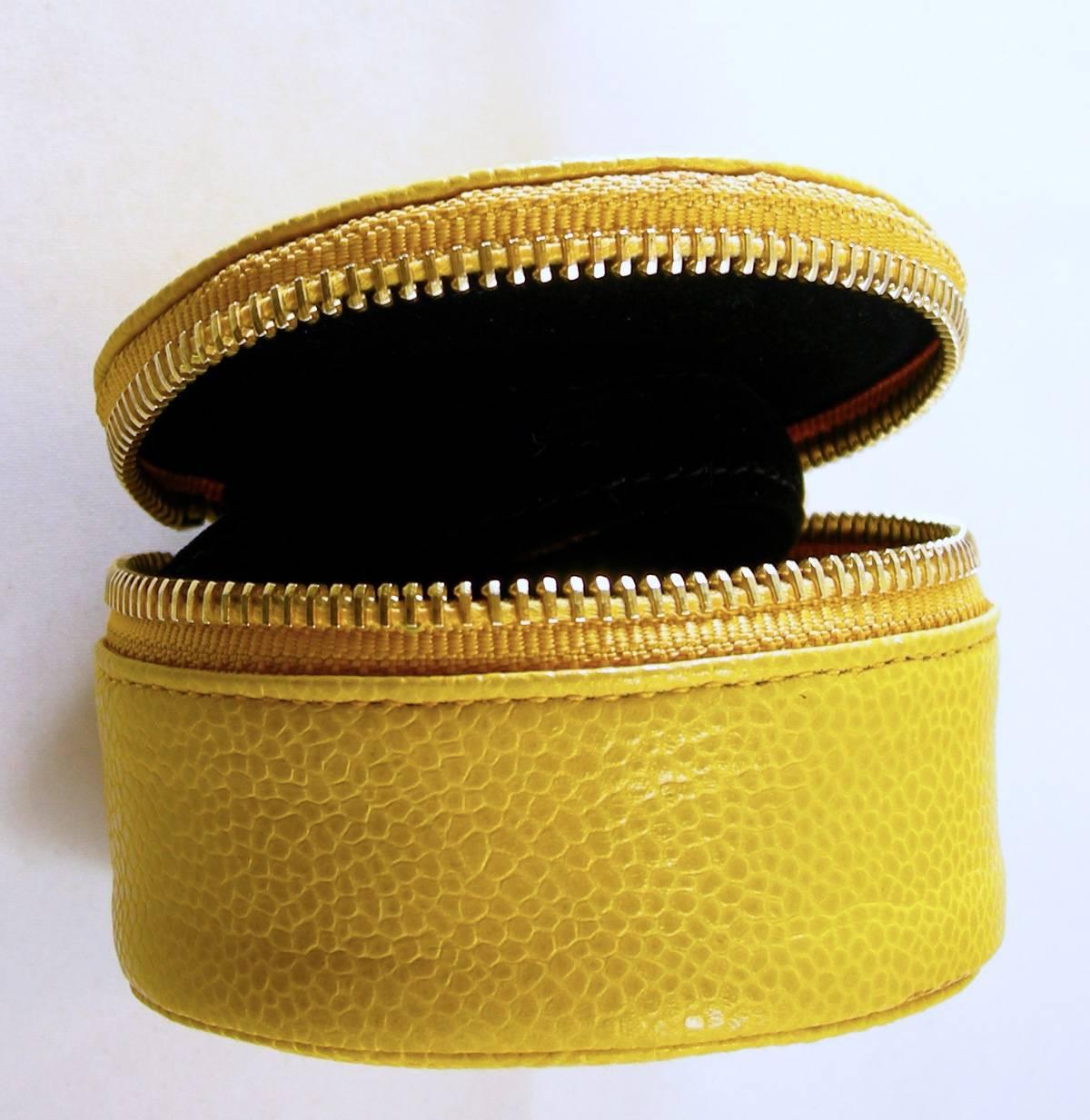 Vintage Authentic Chanel Caviar Round Jewelry Travel Case In Excellent Condition In New York, NY