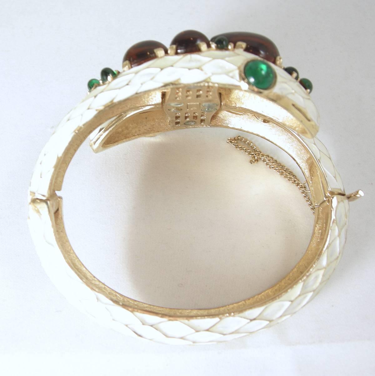 Vintage 1950s Trifari Snake Poured Glass Bracelet In Excellent Condition In New York, NY