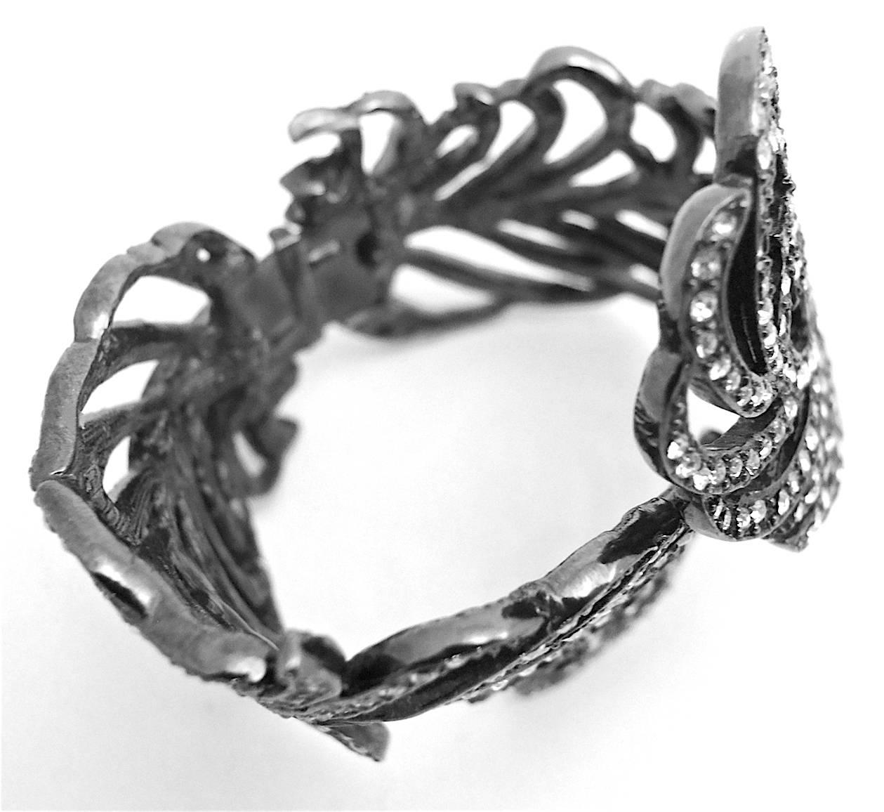 Kenneth Jay Lane Rhinestone Clamper Leaf Bracelet In Excellent Condition For Sale In New York, NY