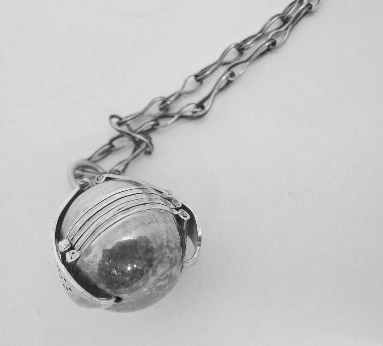 Women's or Men's Art Deco Vintage 1920s Sterling Silver 4-Picture Locket Ball Pendant Necklace
