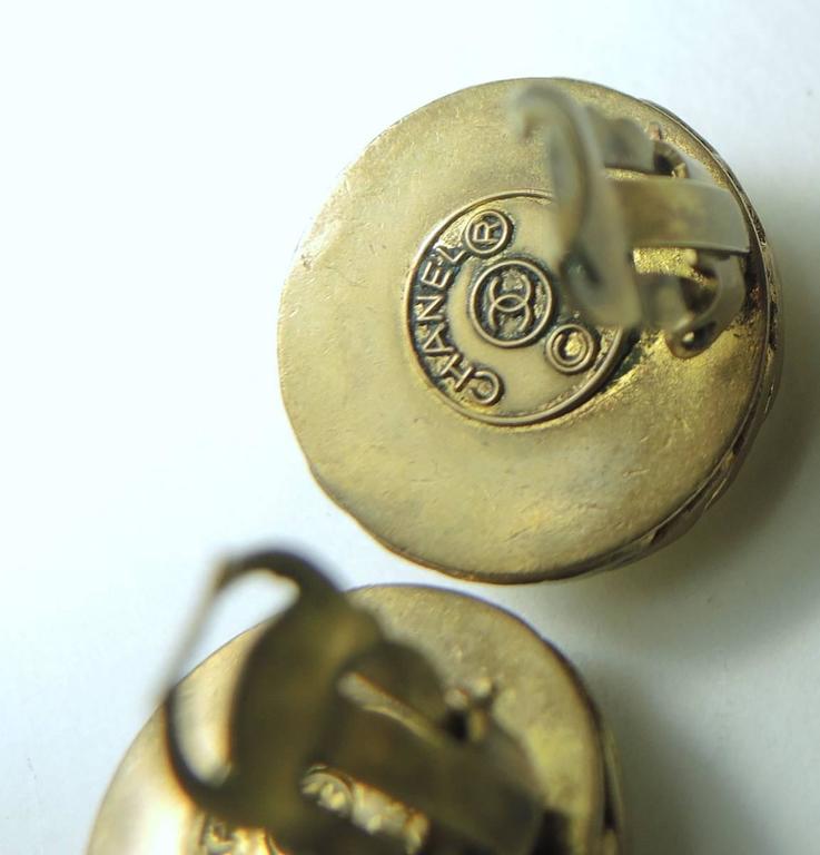 Vintage Chanel 1984 Faux Baroque Pearl Button Earrings For Sale at 1stDibs