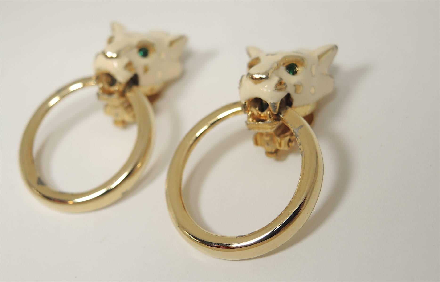 These vintage leopard earrings have green crystal eyes with crystal accents in a gold-tone setting.  The leopard is holding hoops. These clip earrings measure 1-1/2” x 1” and are in excellent condition.