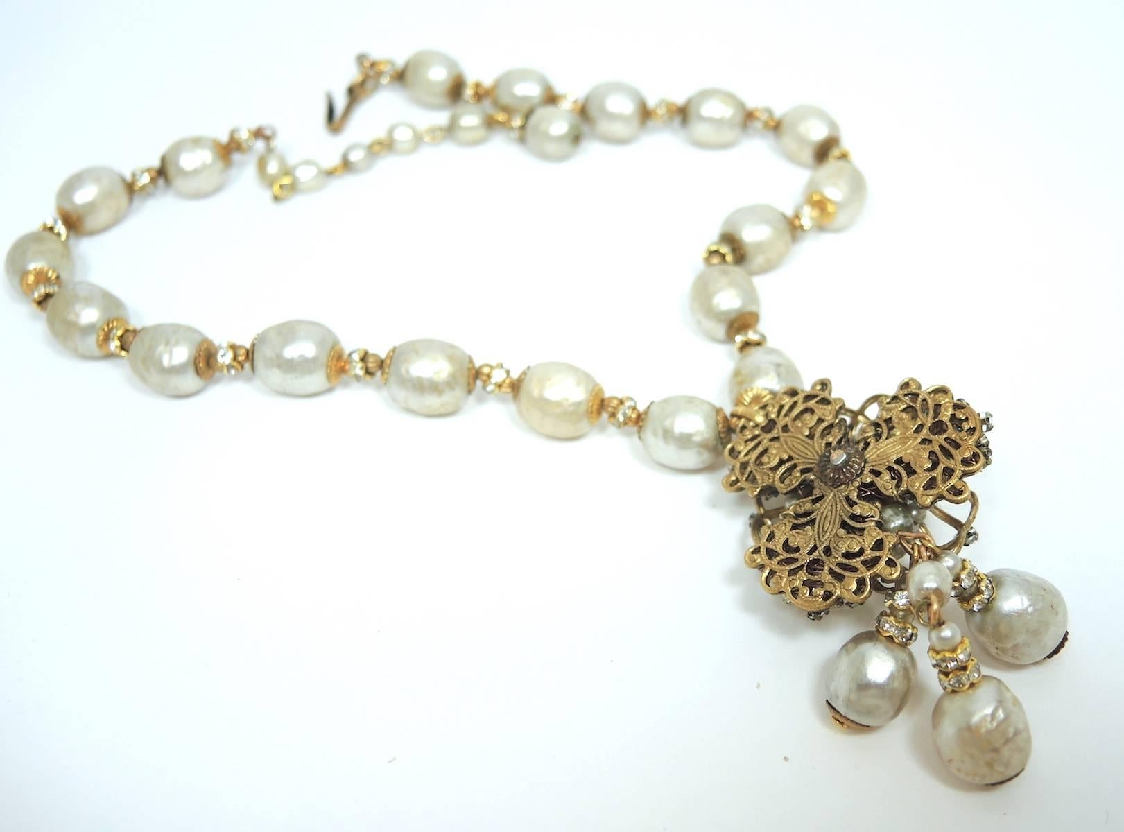 Vintage 1950s Signed Miriam Haskell Faux Pearl Necklace In Excellent Condition In New York, NY
