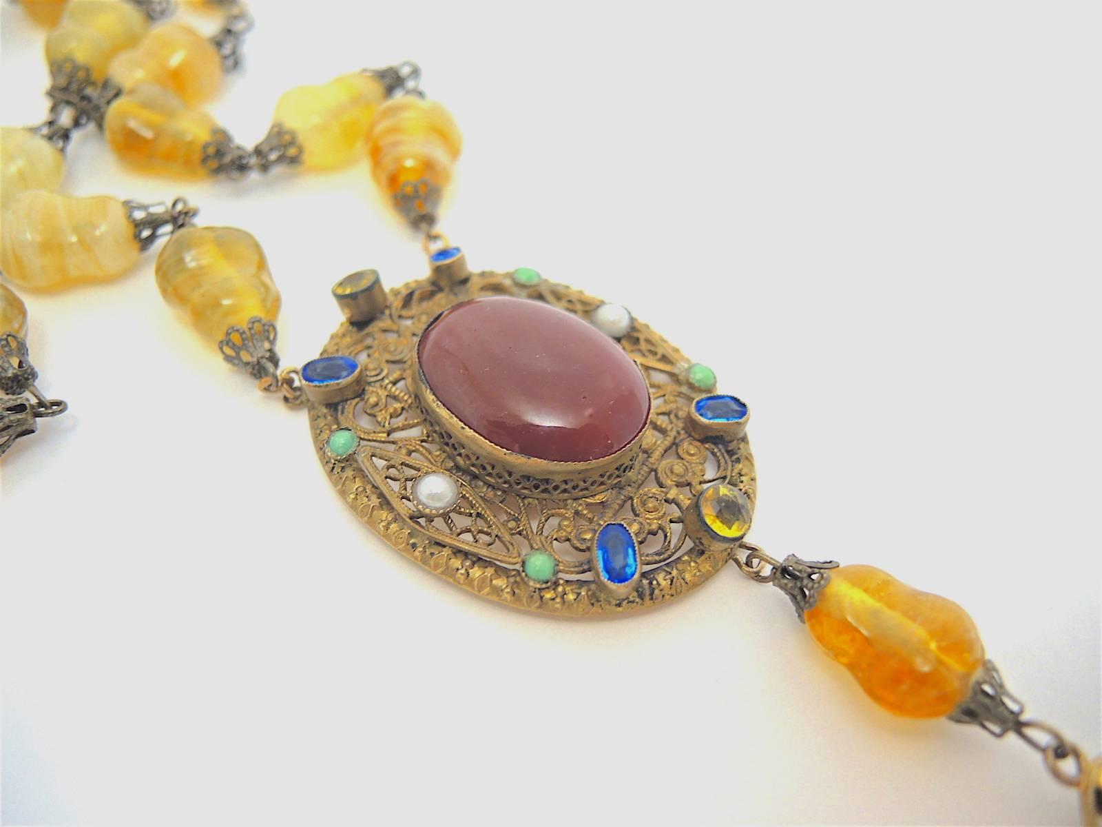 Vintage 1930s Czech Yellow Poured Glass Necklac In Excellent Condition In New York, NY