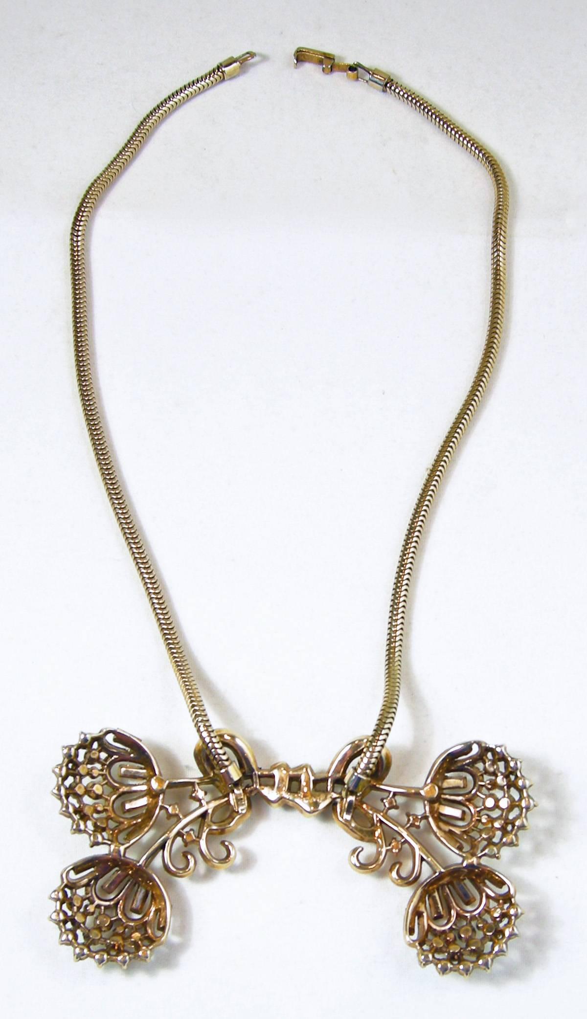Vintage 1940s Trifari Bow Rhinestone Necklace In Excellent Condition In New York, NY