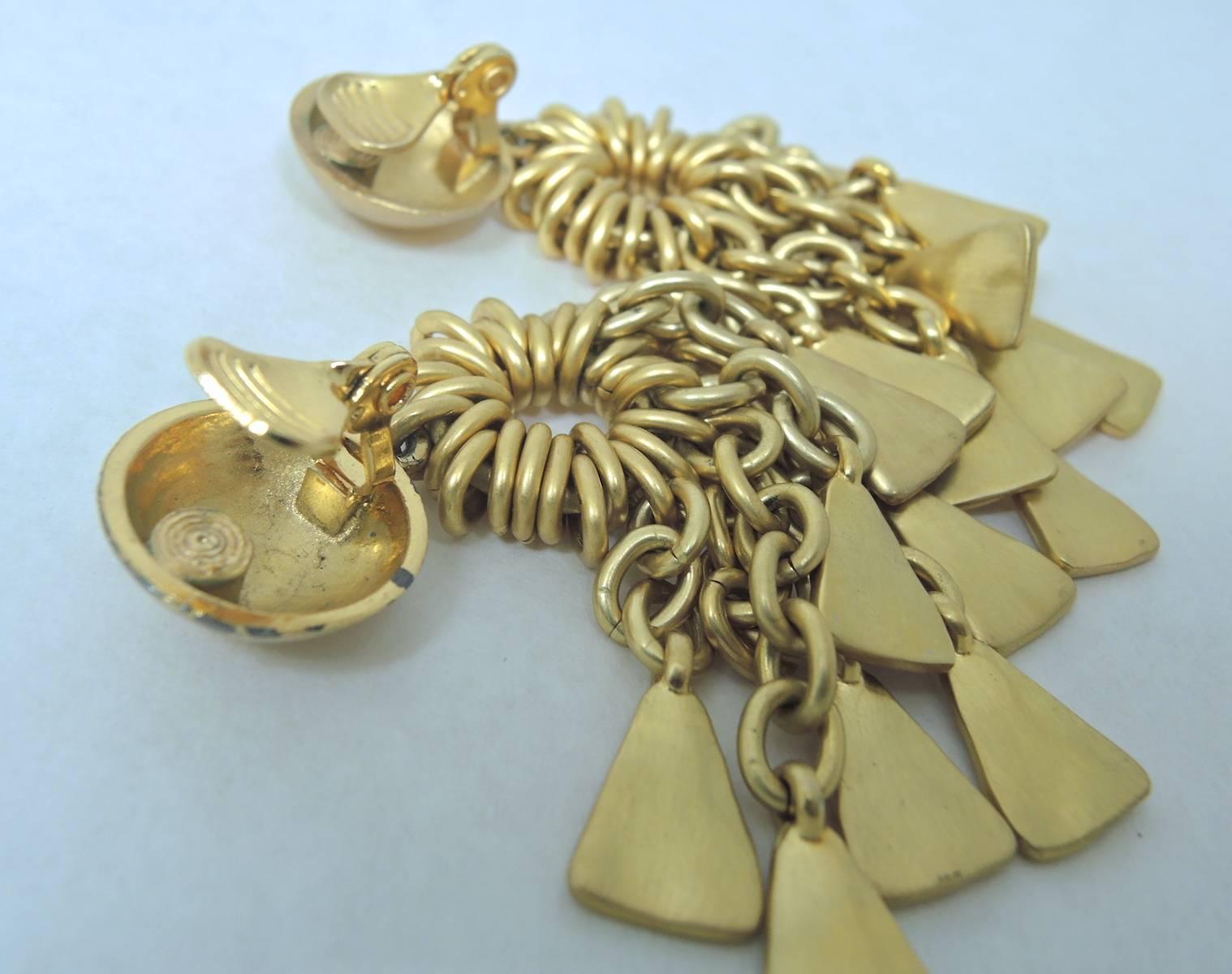 Vintage French Button Top & Triangular Clip Link Earrings In Excellent Condition In New York, NY