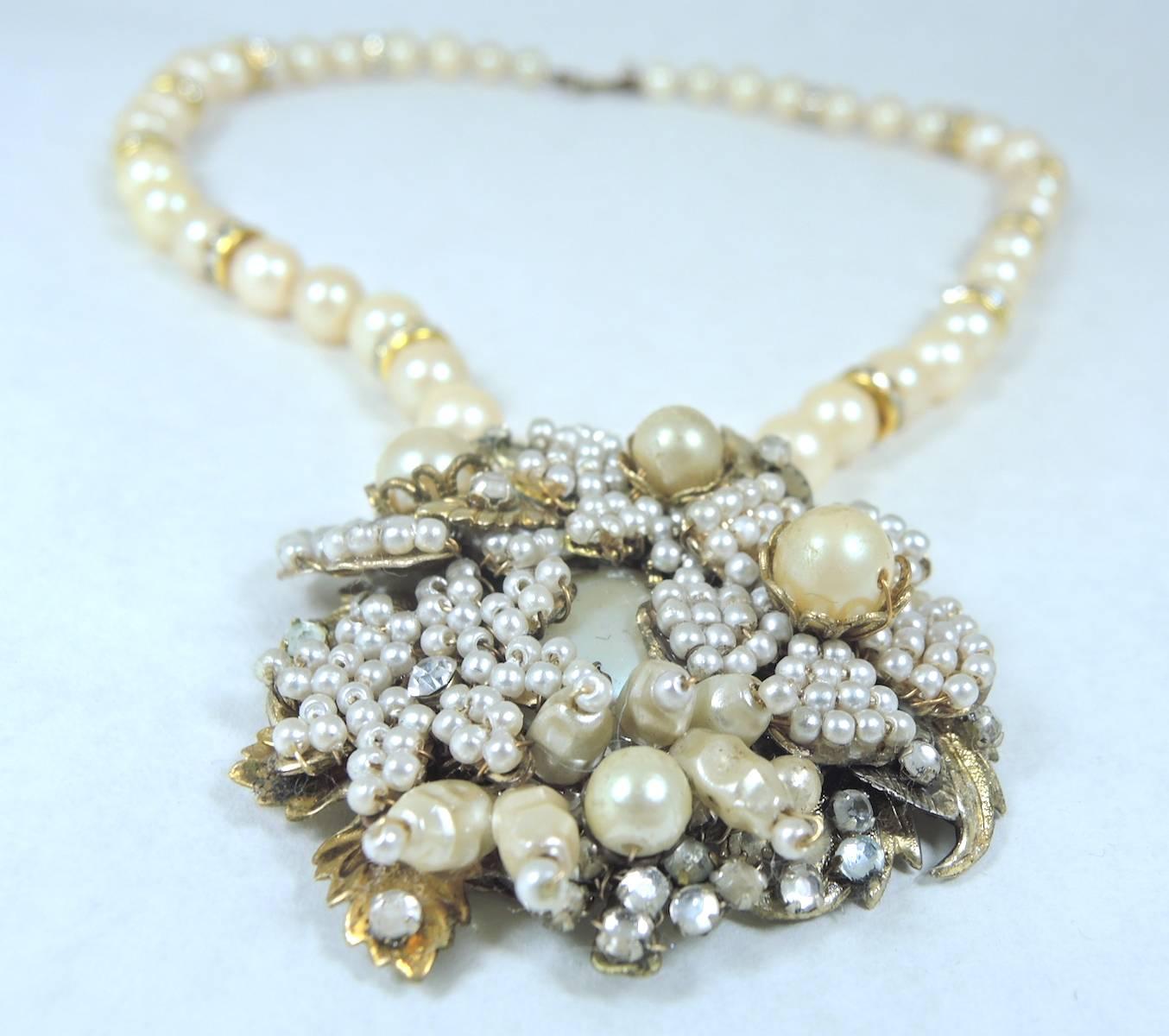 Vintage 1950s Signed Miriam Haskell Floral Faux Pearl Necklace In Excellent Condition For Sale In New York, NY