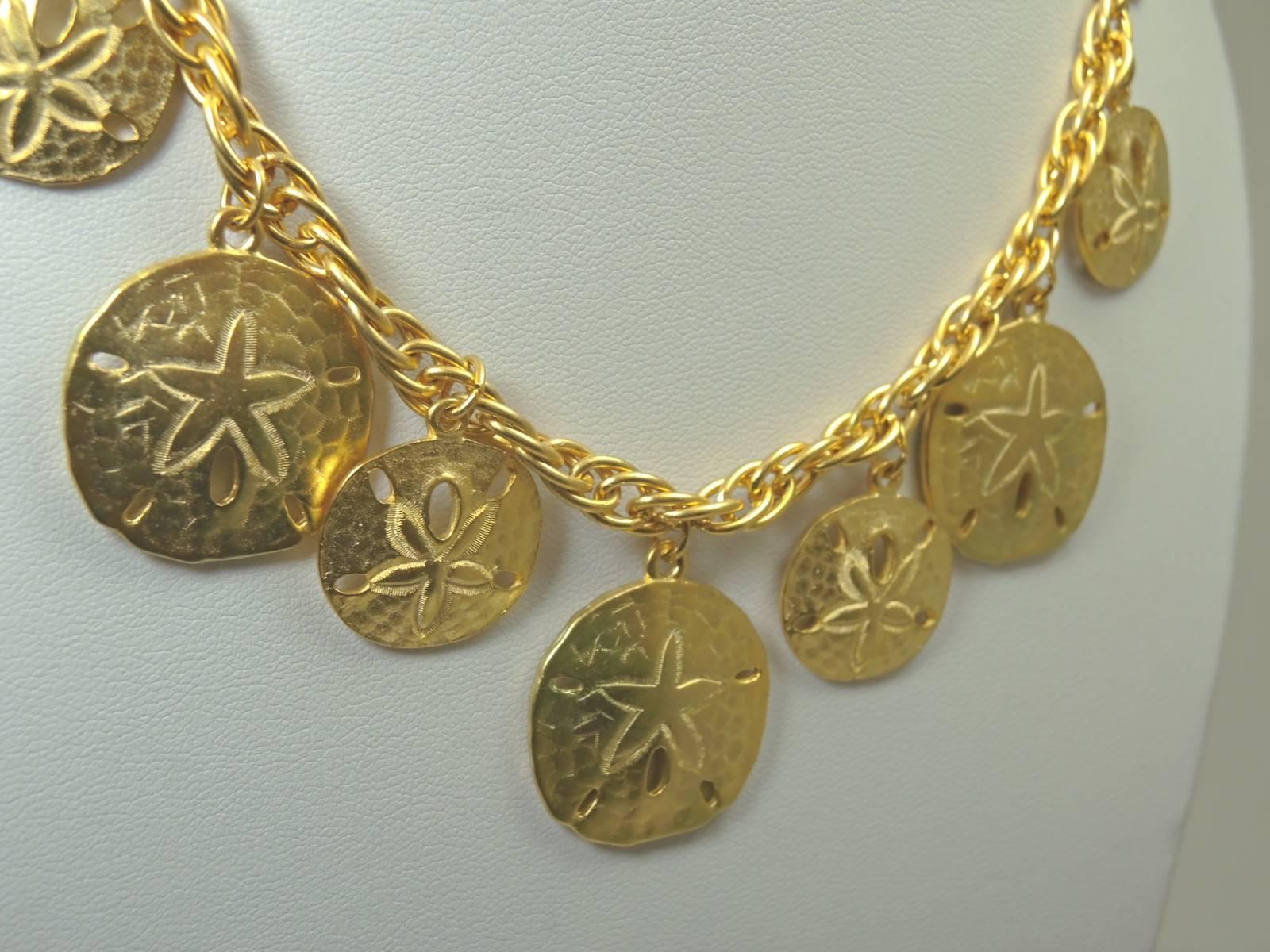 Starfish Disc Vintage Necklace In Excellent Condition In New York, NY