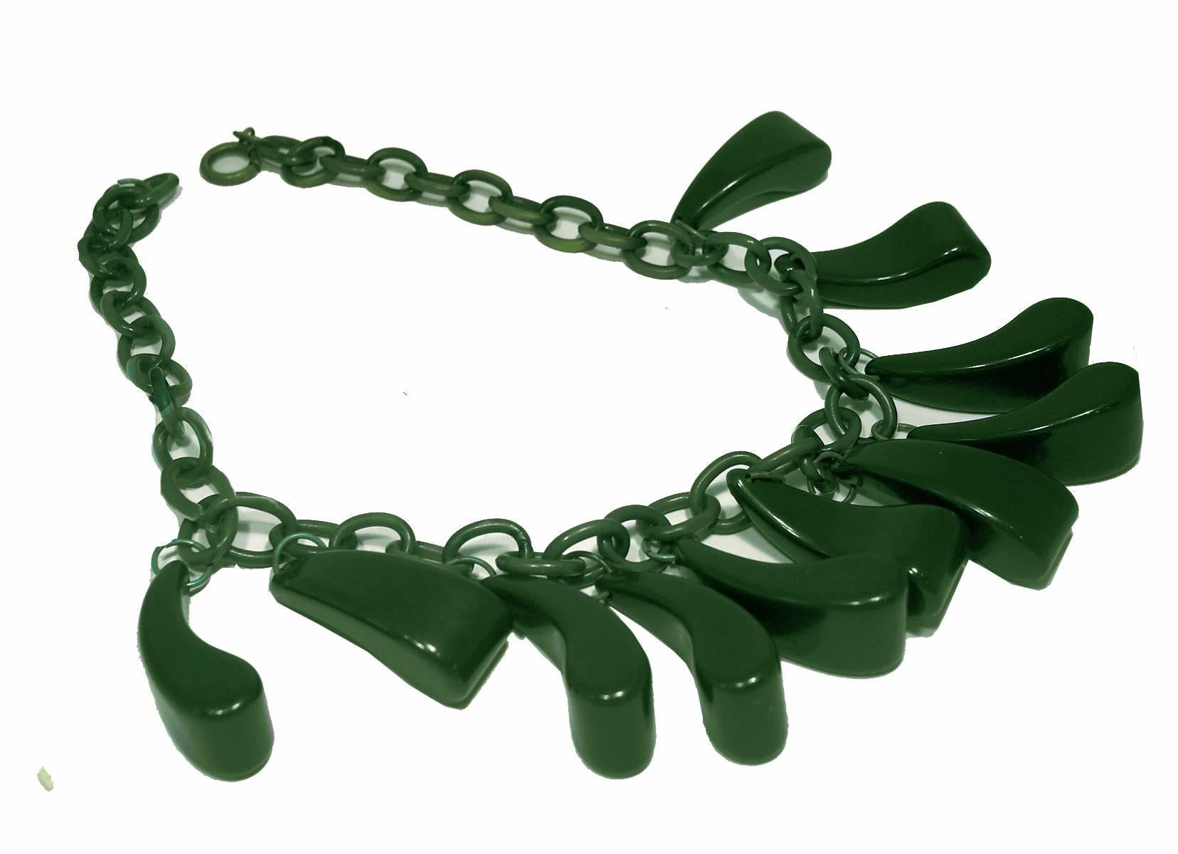 What a sweet find! This forest green Bakelite necklace is from the 1930s and features a celluloid link chain with 11 Bakelite drops that resemble quotation marks. This necklace measures 17” x 1/2”. The drops are exactly the same size and measure