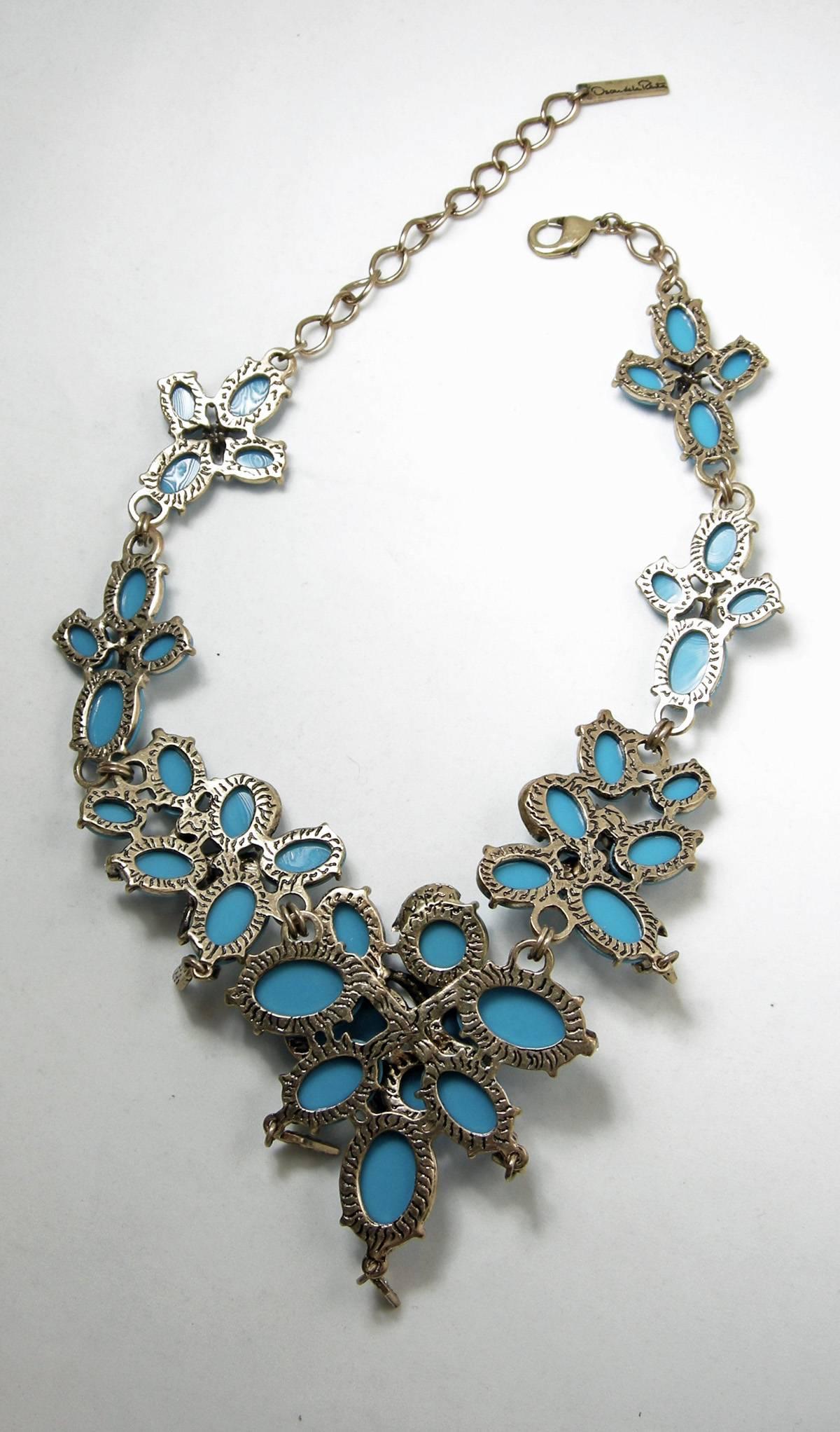 Oscar De La Renta Faux Turquoise Cabochon Necklace In Excellent Condition For Sale In New York, NY