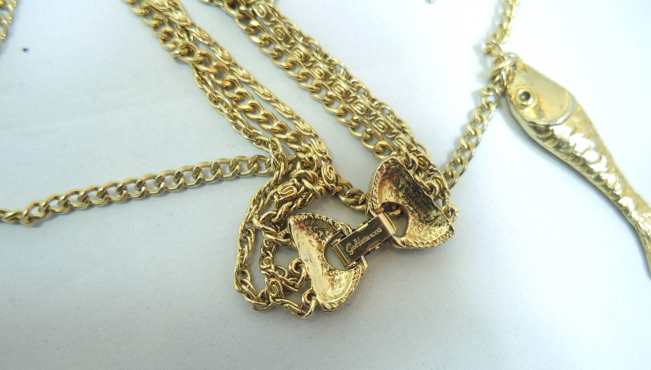 Vintage Signed Goldette Triple Chain Fish Nec In Excellent Condition In New York, NY