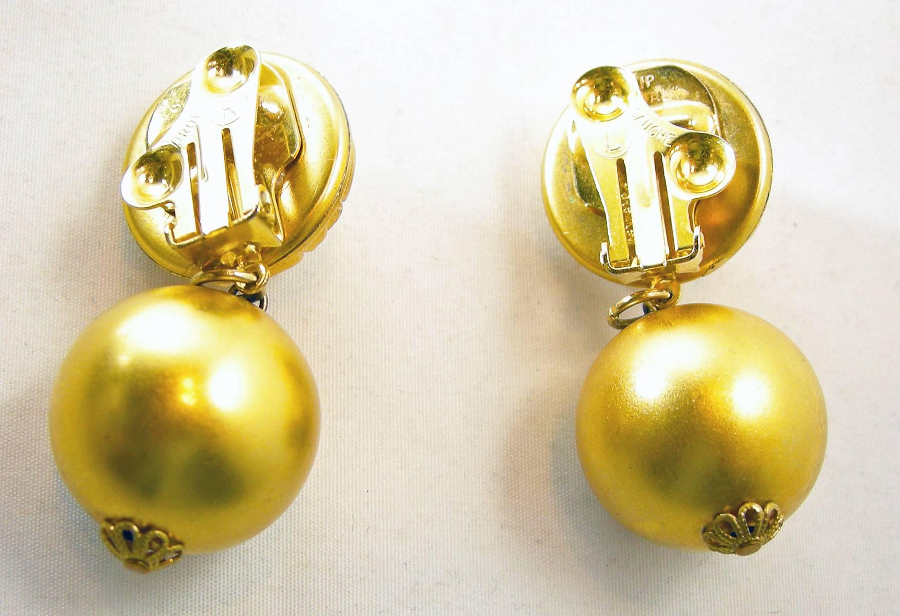 Vintage Couture Signed French Brevete Jerval Dangle Clip Earrings In Excellent Condition In New York, NY
