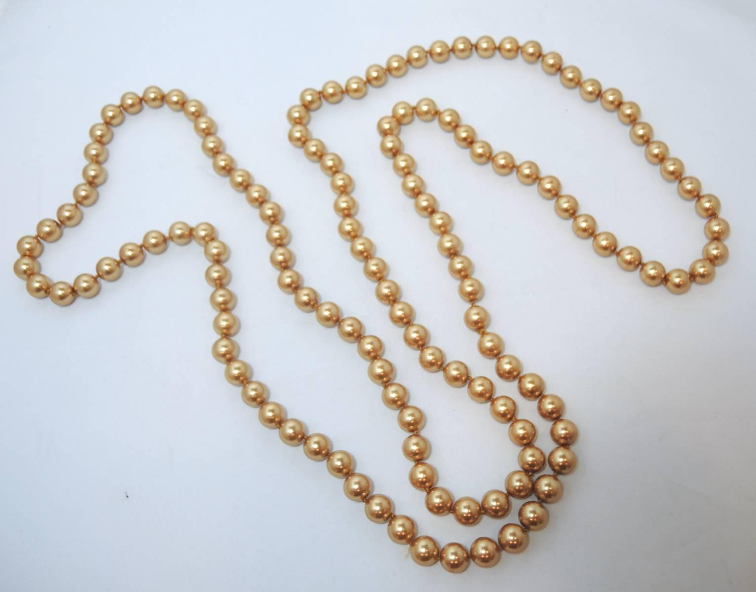 Vintage 1930s Champagne Golden Faux Pearl Strand Necklace In Excellent Condition In New York, NY