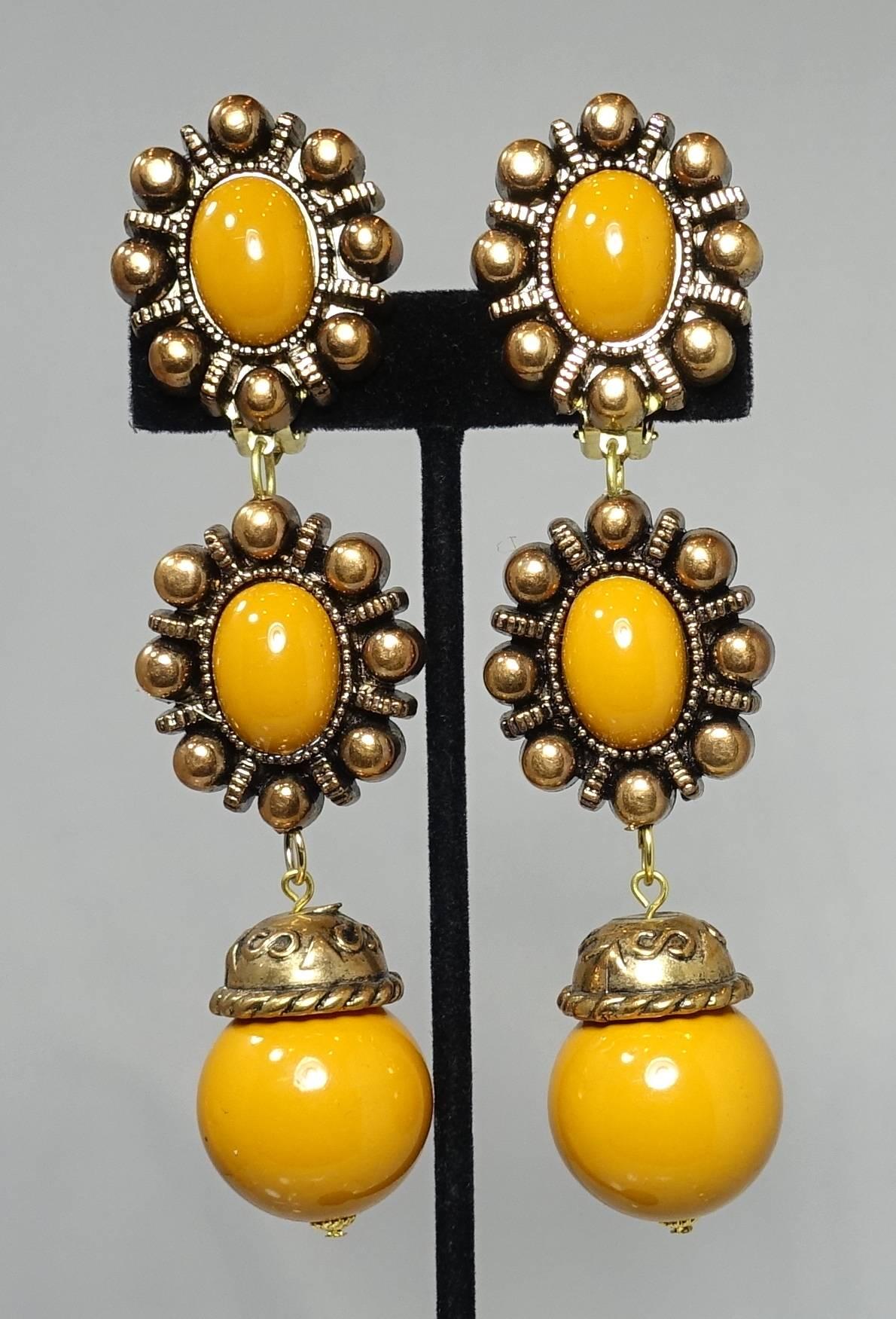 Vintage 1970s Butterscotch Enamel Dangling Earrings In Excellent Condition In New York, NY