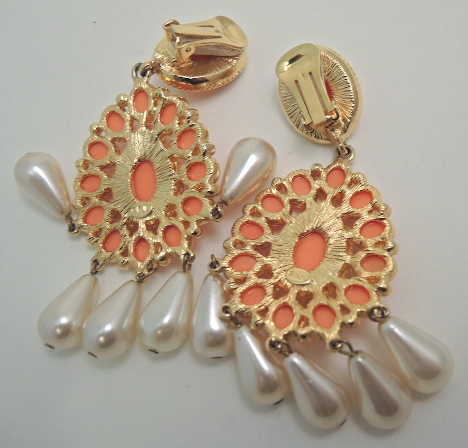 Signed KJL Kenneth Jay Lane Faux Coral & Pearl Earrings In New Condition In New York, NY