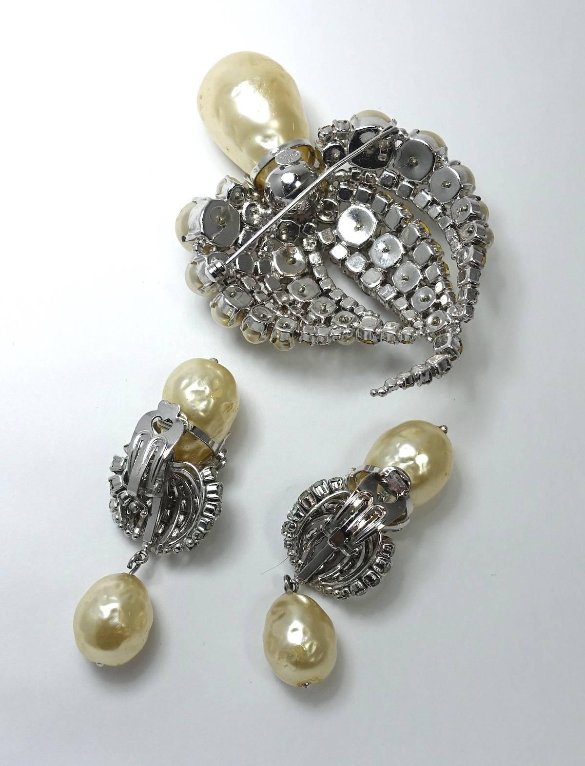 RARE COUTURE Christian Dior Large Vintage Dated 1960 Faux Pearl & Crystal Brooch In Excellent Condition In New York, NY