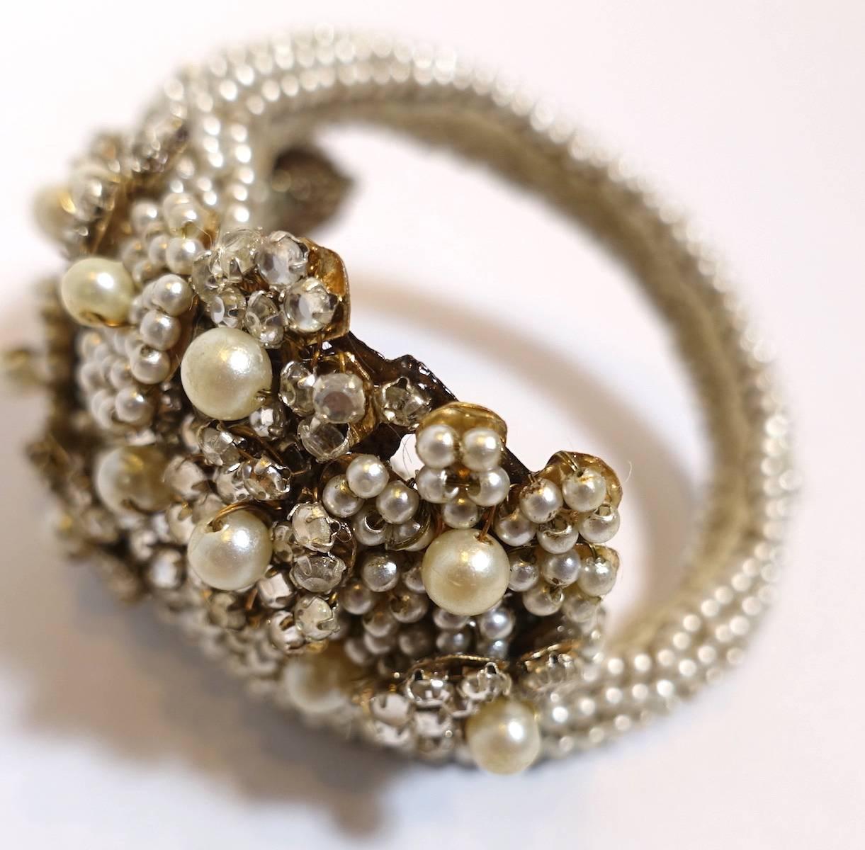 Early 1930s Vintage Miriam Haskell Faux Pearl & Crystals Wrap Bracelet für Damen oder Herren