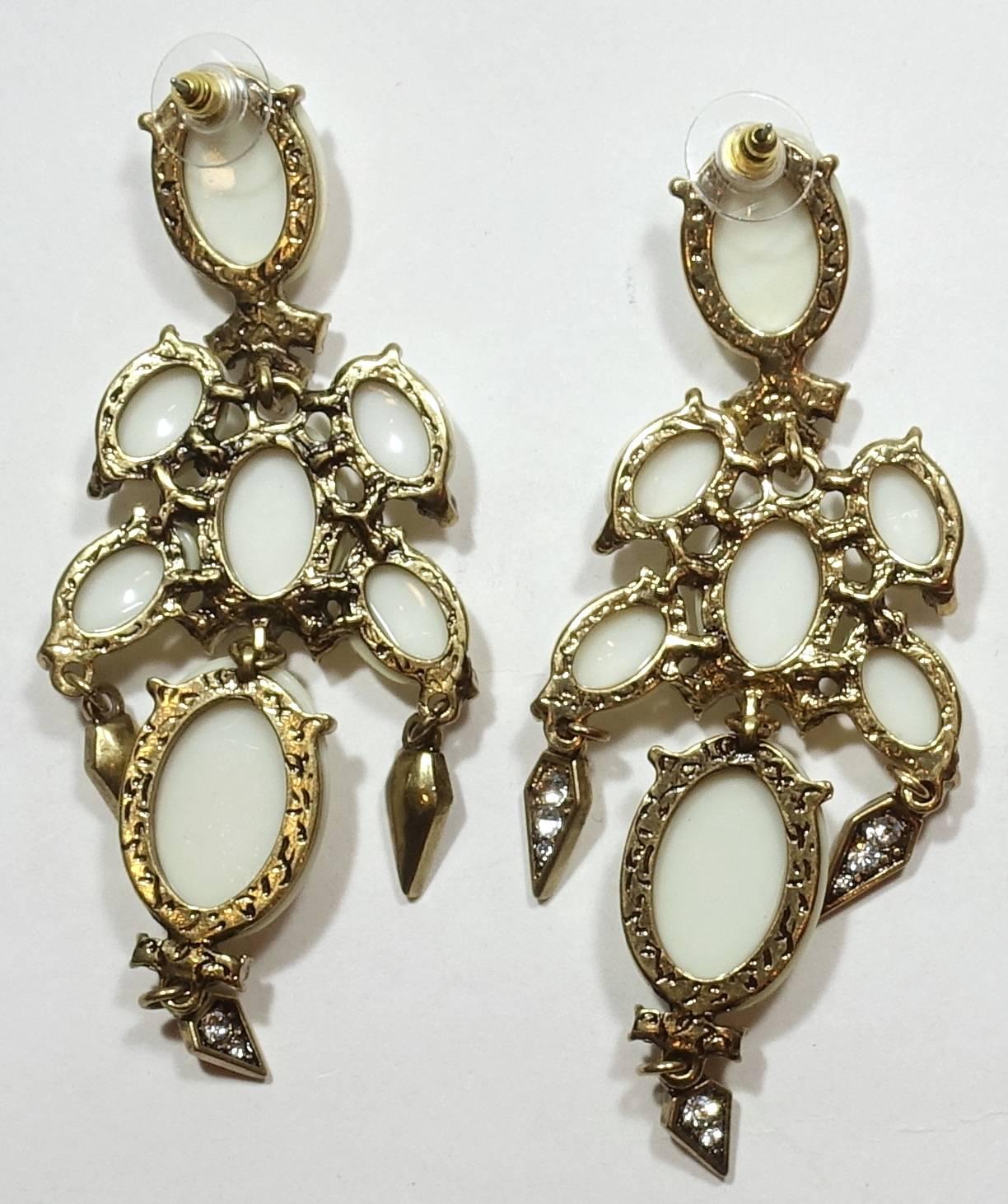 Although these earrings are not signed Oscar de la Renta, I had the necklace with his signature.  It is truly beautiful designed with different size white cabochon stones along with brilliant rhinestones dangling down in a gold tone base setting. 