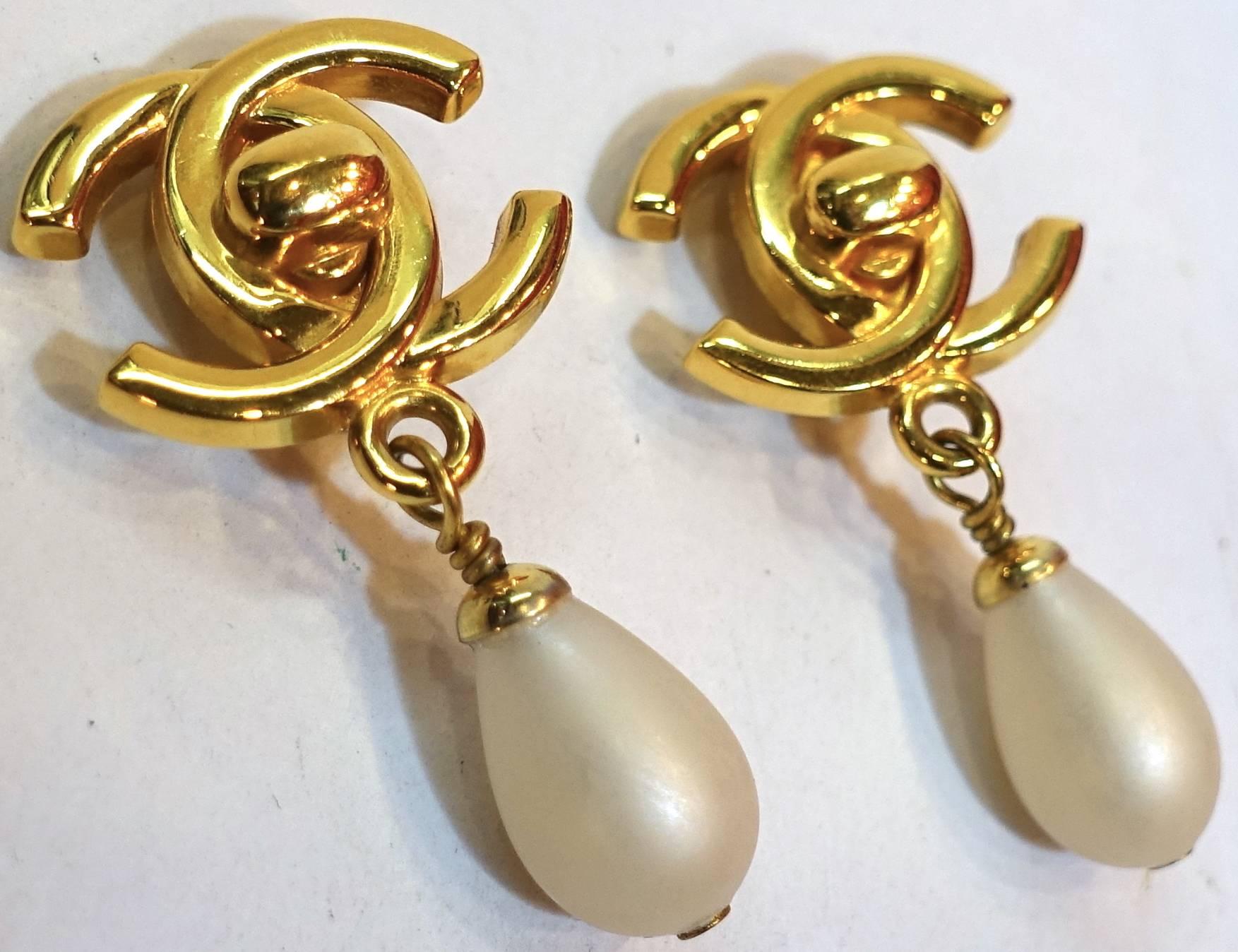 These wonderful Chanel clip earrings are perfect for day or night.  They have the double Cs in a gold tone metal finish with a dangling faux pearl.  They measure 1-3/4” long and 1” wide at the top.  They are signed “Chanel 96A Made in France” and