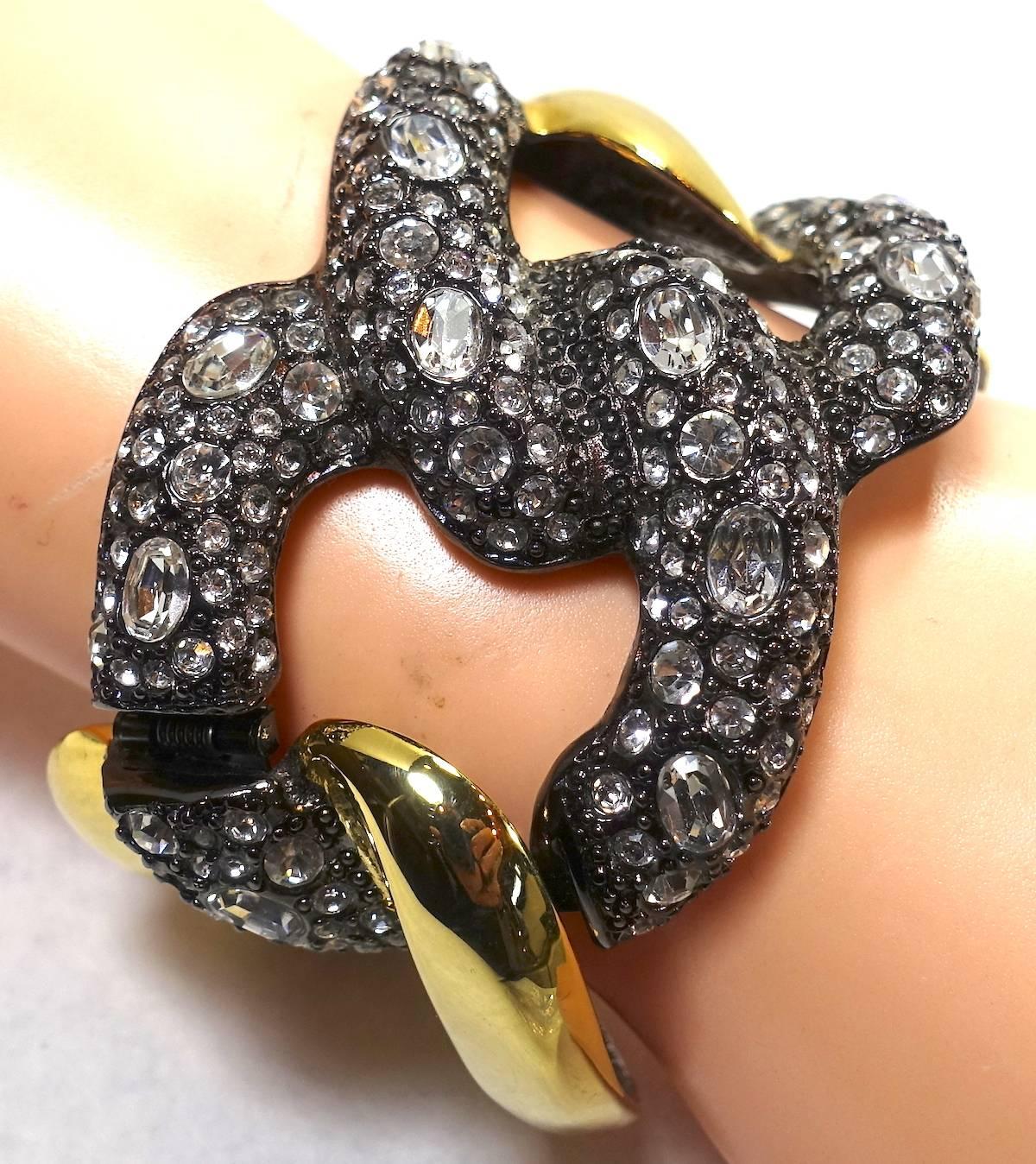 Kenneth Jay Lane Interlocking Rhinestone Pave Cuff Bracelet In Excellent Condition For Sale In New York, NY