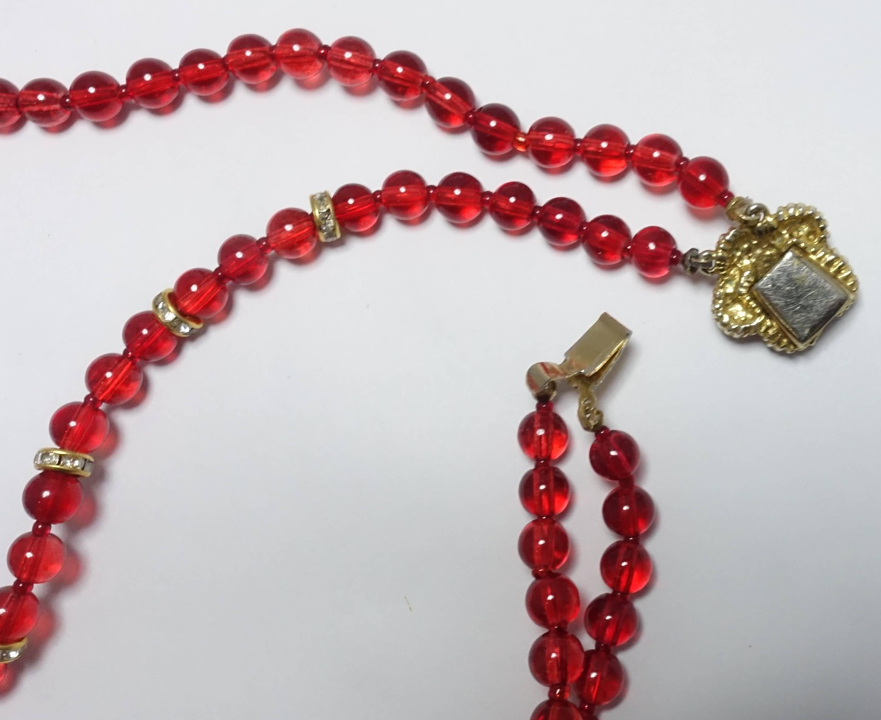 Czech Vintage Red Glass Grapes Necklace, 1930s  For Sale 1