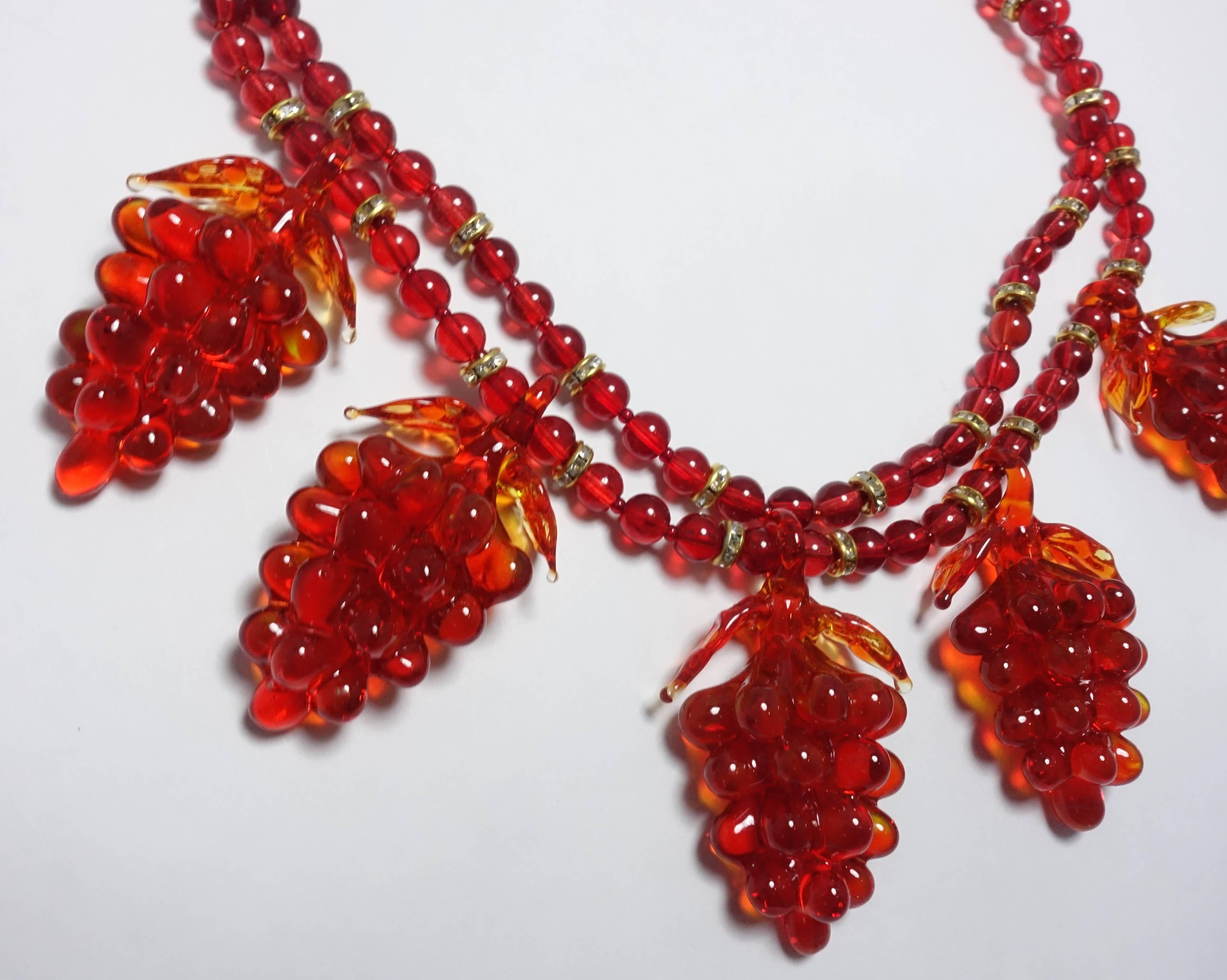 Czech Vintage Red Glass Grapes Necklace, 1930s  In Excellent Condition For Sale In New York, NY