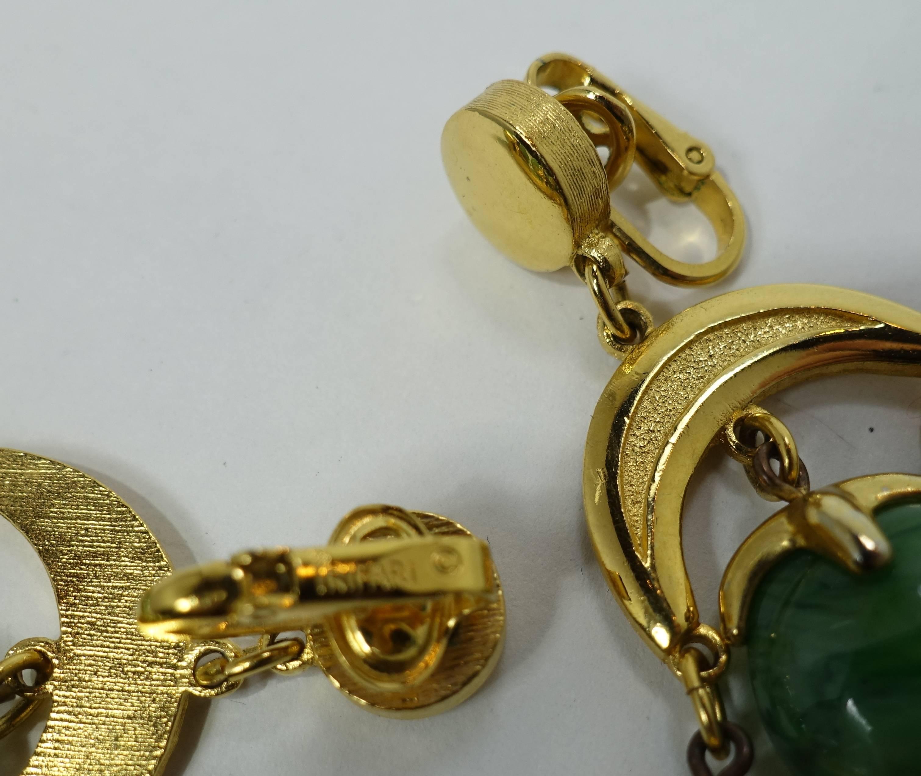Vintage 1950s Trifari Green Dangling Earrings In Excellent Condition In New York, NY