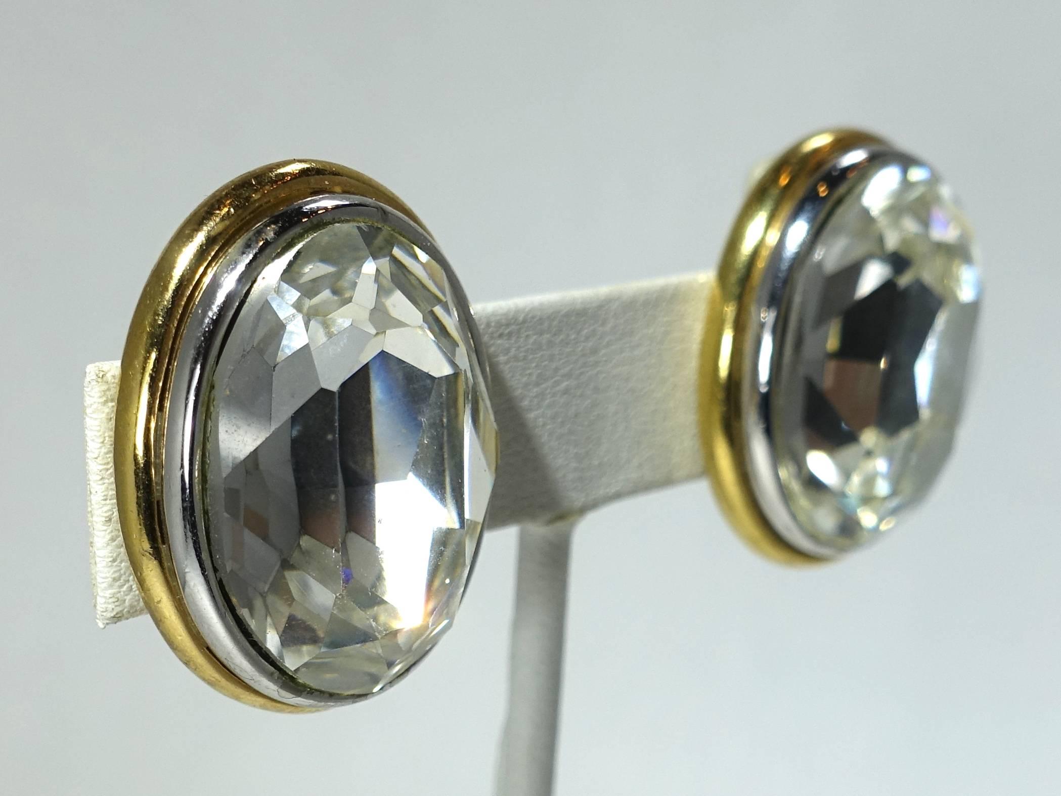 These vintage Ciner clip earrings have a classic beauty.  They feature a large oval crystal center in a gold tone setting.  These clip earrings measure 1” x 7/8” and are signed “Ciner”.  They are in excellent condition.