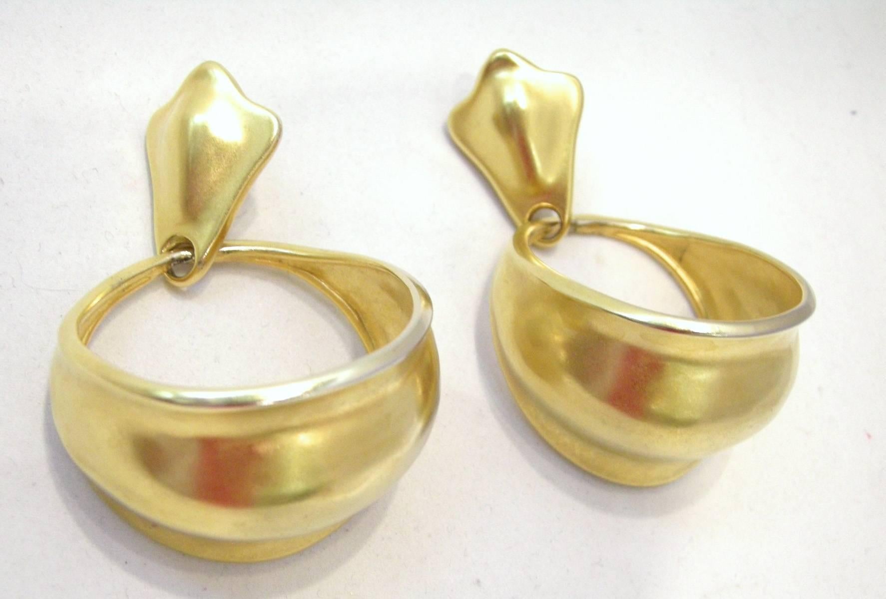 These wonderful Robert Lee Morris clip earrings has a triangular top that connects to a huge dangling hoop in his famous matted gold tone finish.  They measure 2-7/8” long x 1-3/4” wide.  They are signed “Robert Lee Morris” and is in excellent