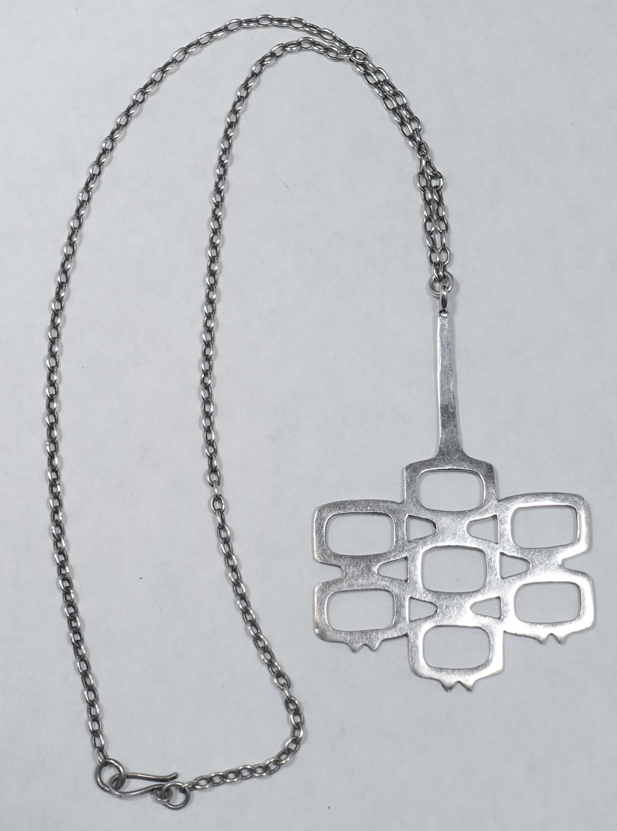Vintage 60’s Mod Sterling Silver Pendant Necklace In Excellent Condition In New York, NY