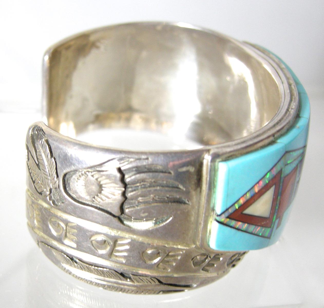 Vintage Zuni Sterling Silver Inlaid Turquoise Paw Cuff In Excellent Condition For Sale In New York, NY