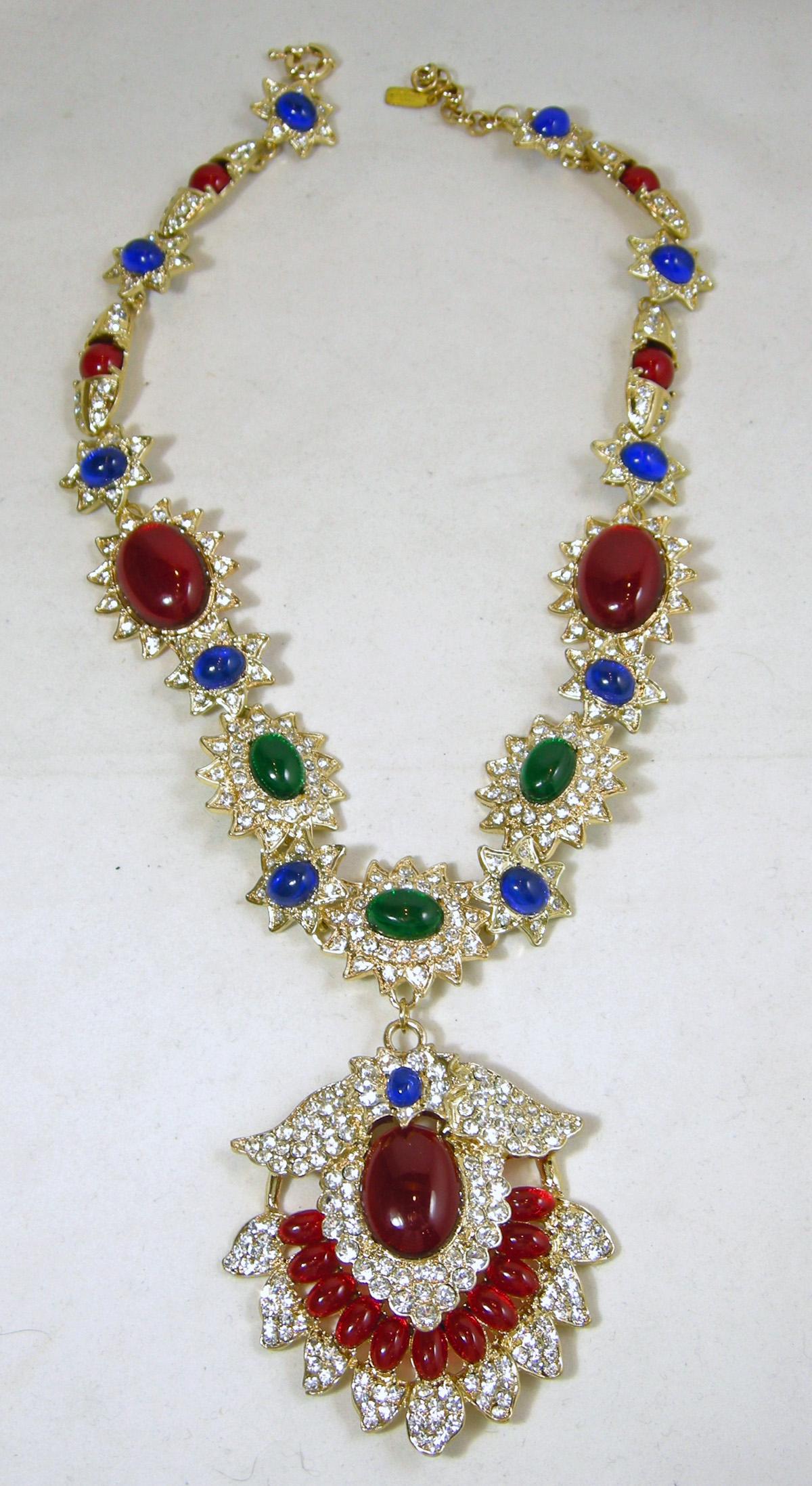 This is the famous necklace that was made for Jackie Kennedy Onassis and copied for her by Kenneth Jay Lane.  It is one of his most famous book pieces and is very collectible … it is known as the Jackie O necklace.  It has a gold tone finish with