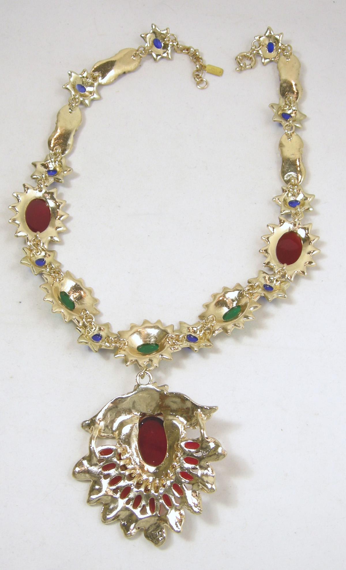 Signed Kenneth Jay Lane Jackie-O Necklace In Excellent Condition In New York, NY