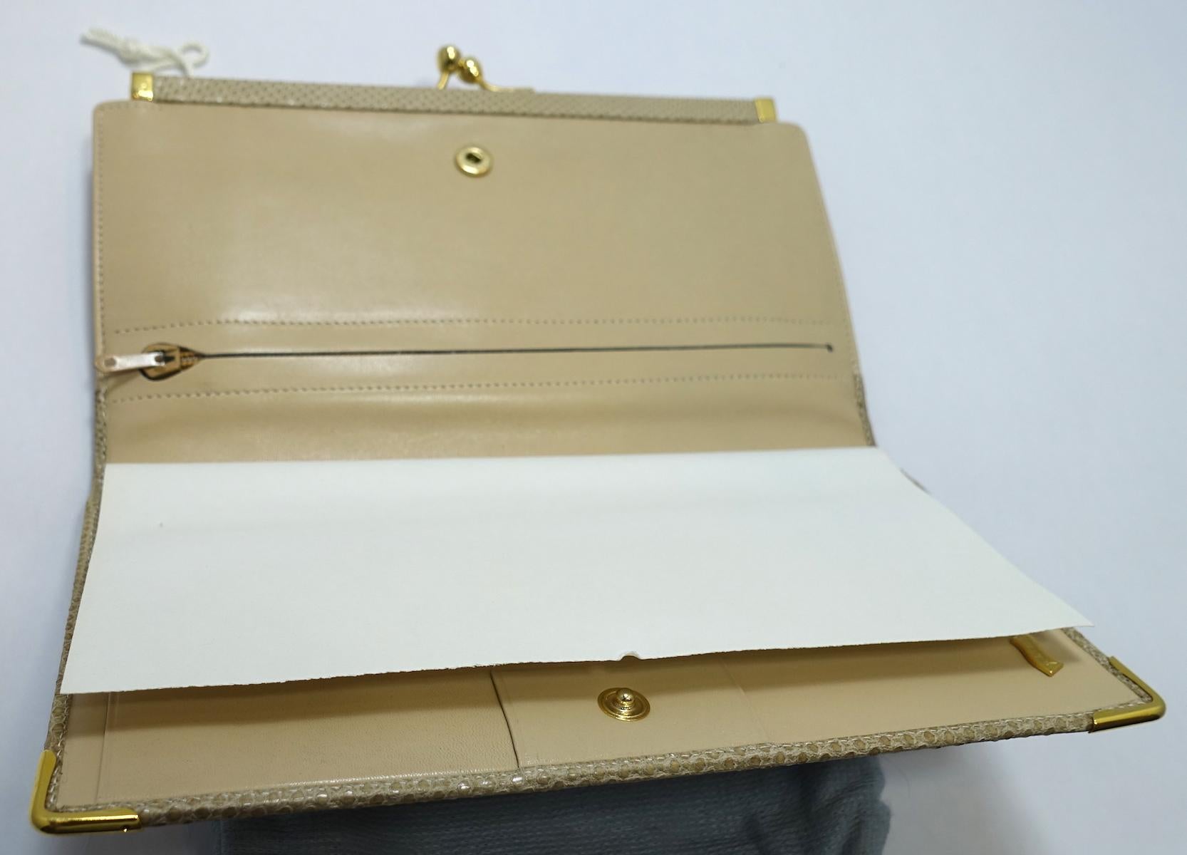 Judith Leiber Vintage Change Purse Wallet In Excellent Condition For Sale In New York, NY