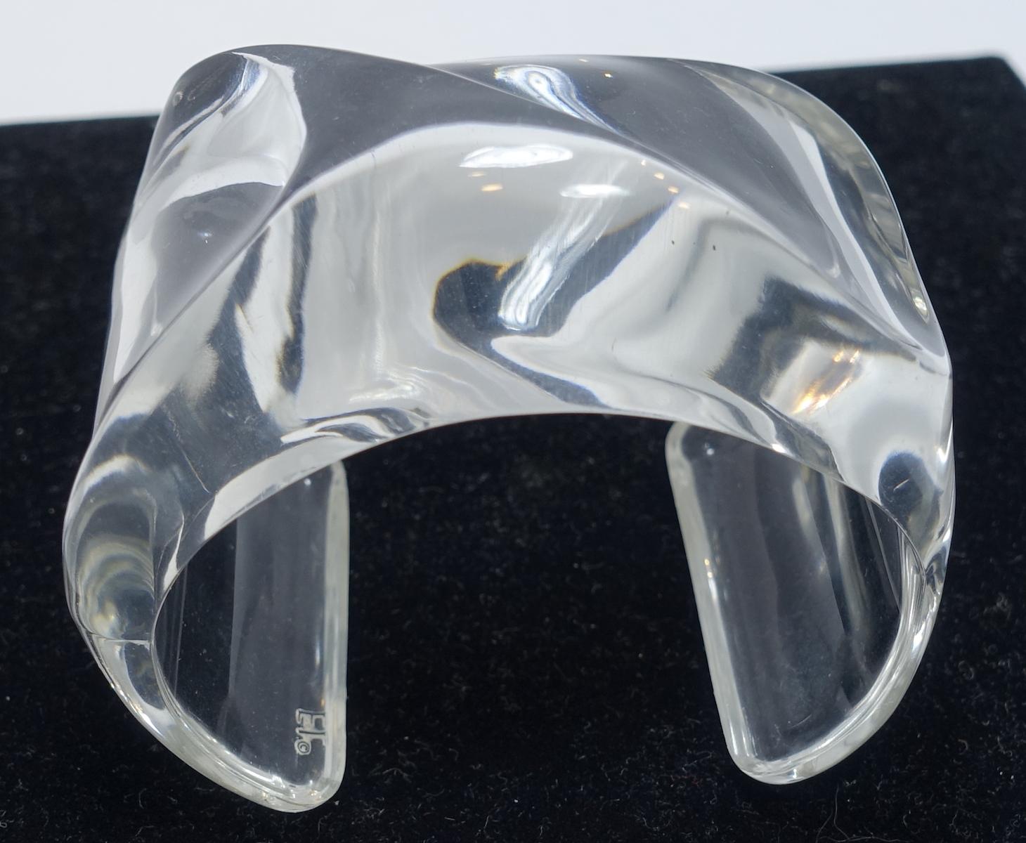 Vintage Signed “EL” Amorphic Shape Lucite Cuff Bracelet In Excellent Condition In New York, NY