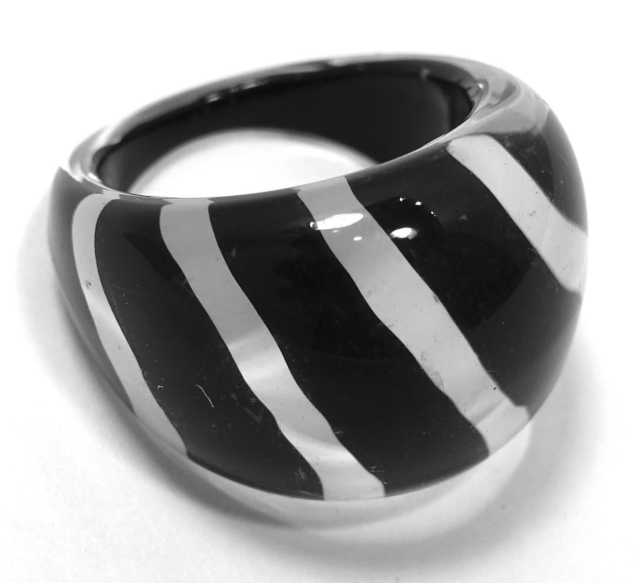 Vintage 1960s Black & White Stripe Lucite Ring 2