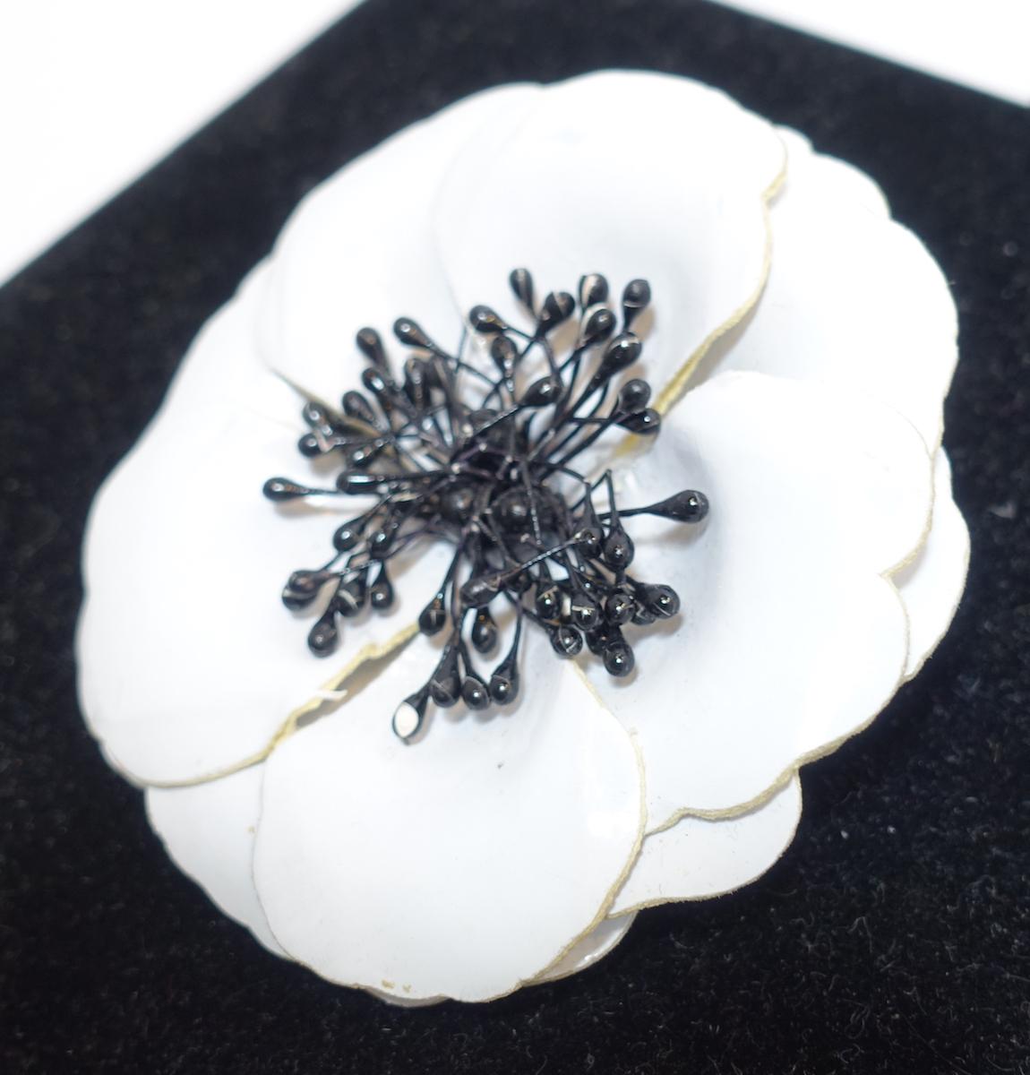 Women's or Men's Vintage Anne Fontaine Italy Black & White Floral Brooch