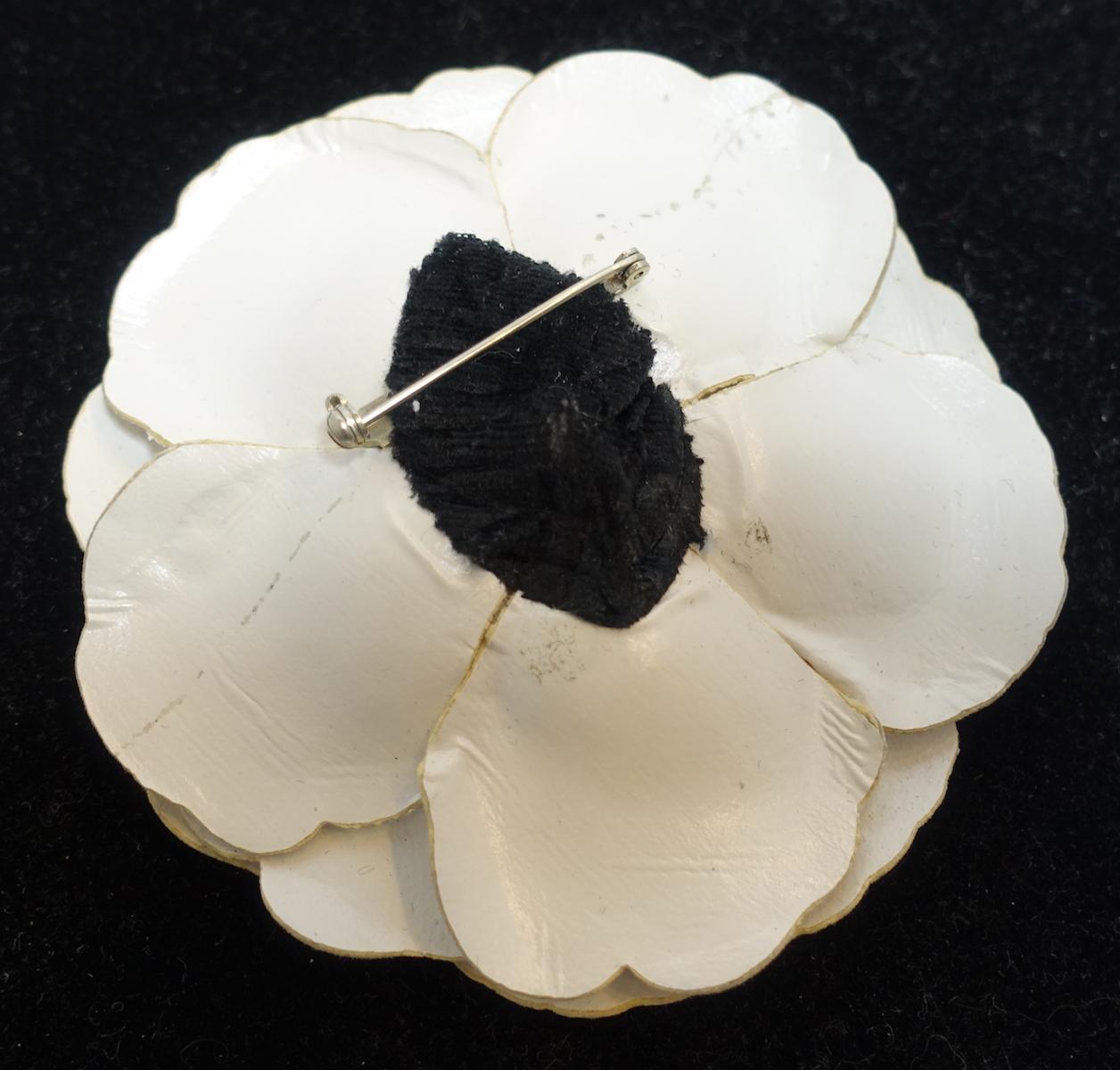 Vintage Anne Fontaine Italy Black & White Floral Brooch 1