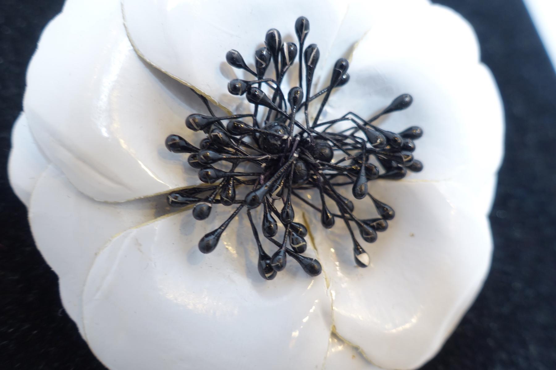 Vintage Anne Fontaine Italy Black & White Floral Brooch 2