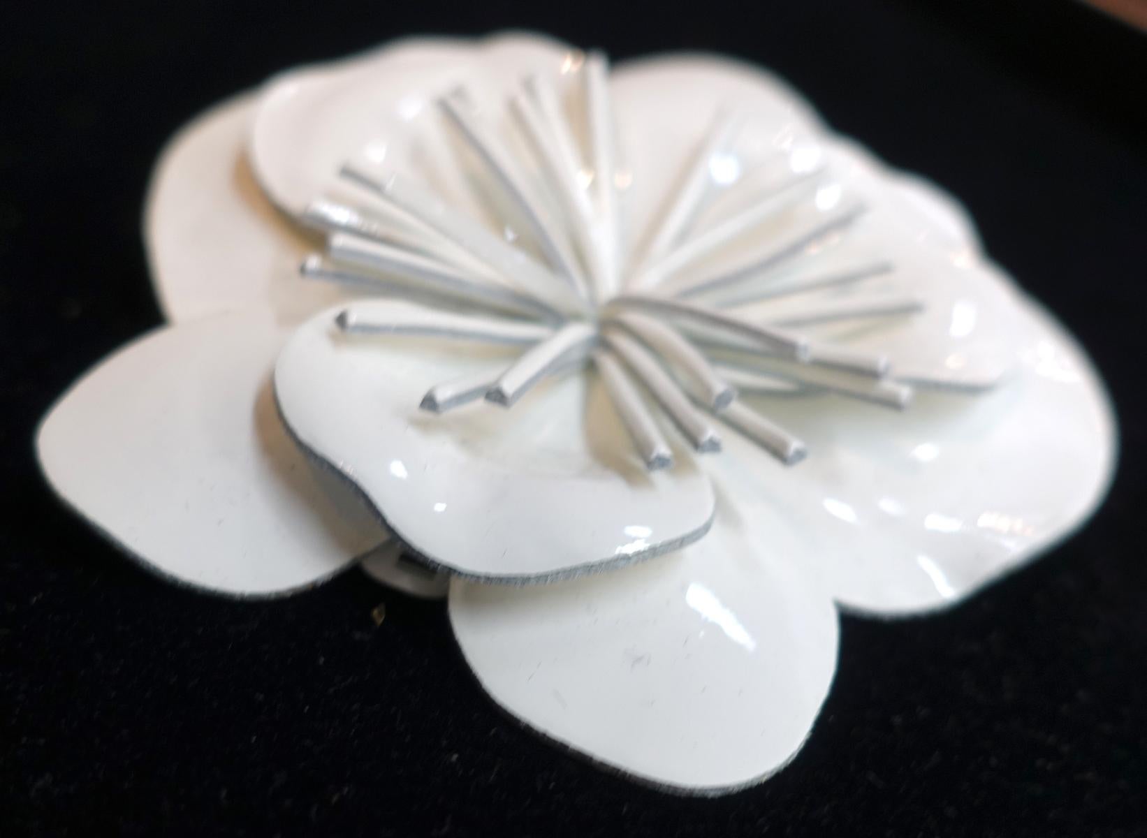 Women's or Men's Vintage Signed Anne Fontaine Italy White Vinyl Floral Brooch