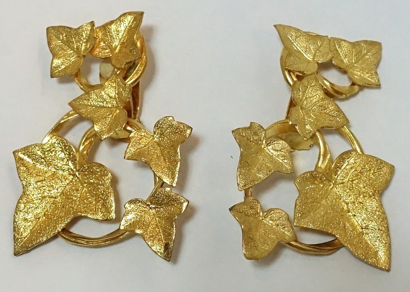 Dominique Aurientis Paris Vintage Floral Earrings In Excellent Condition In New York, NY